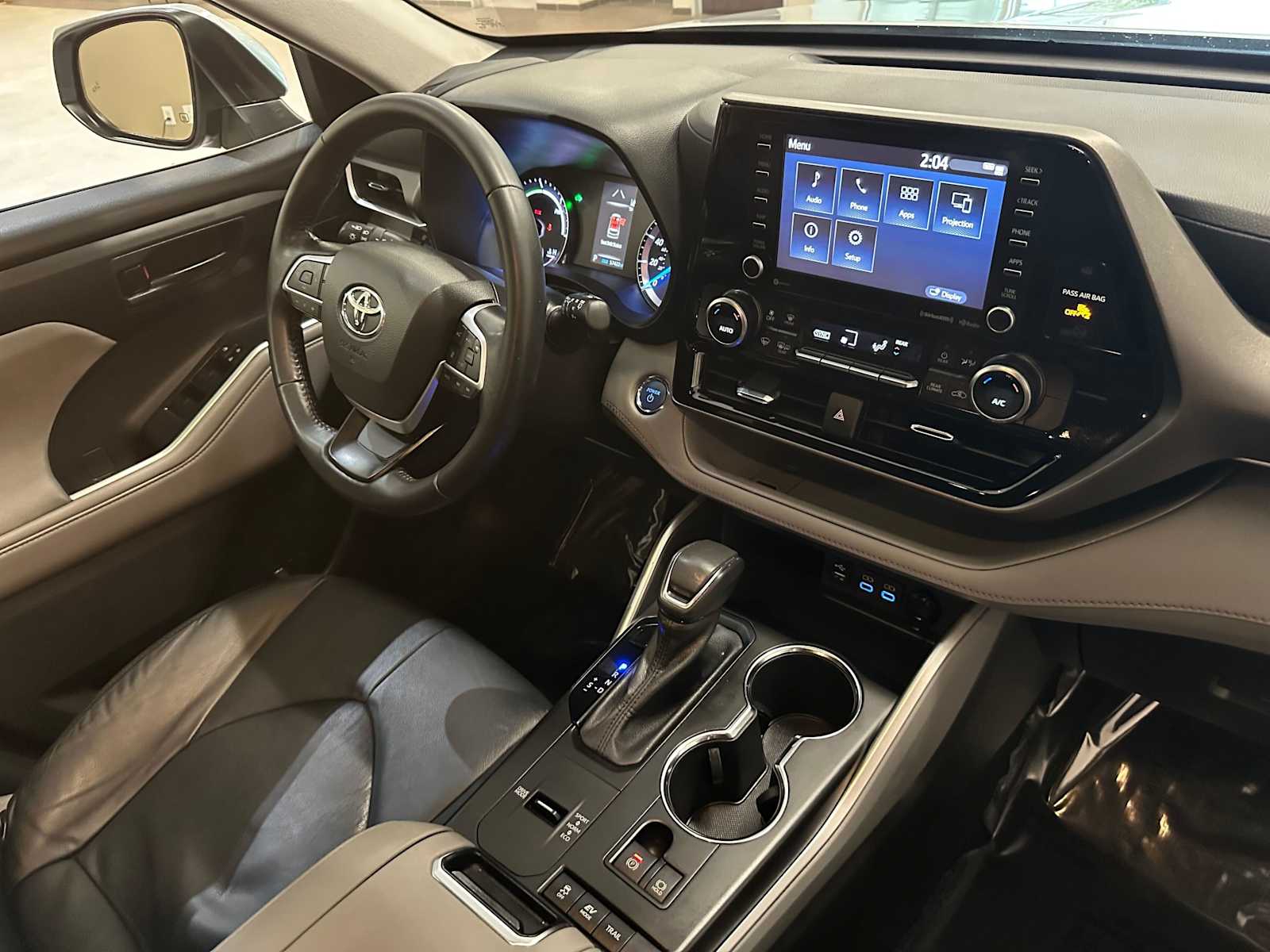 Thumbnail: 2022 Toyota Highlander - 29