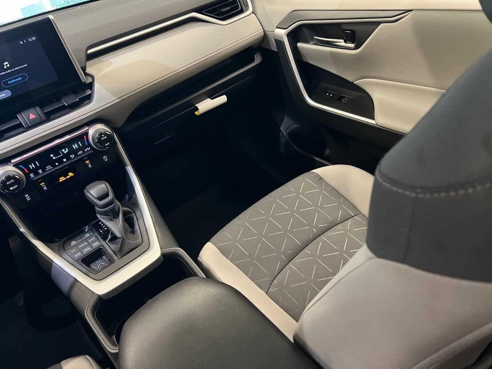 Thumbnail: 2025 Toyota RAV4 - 11