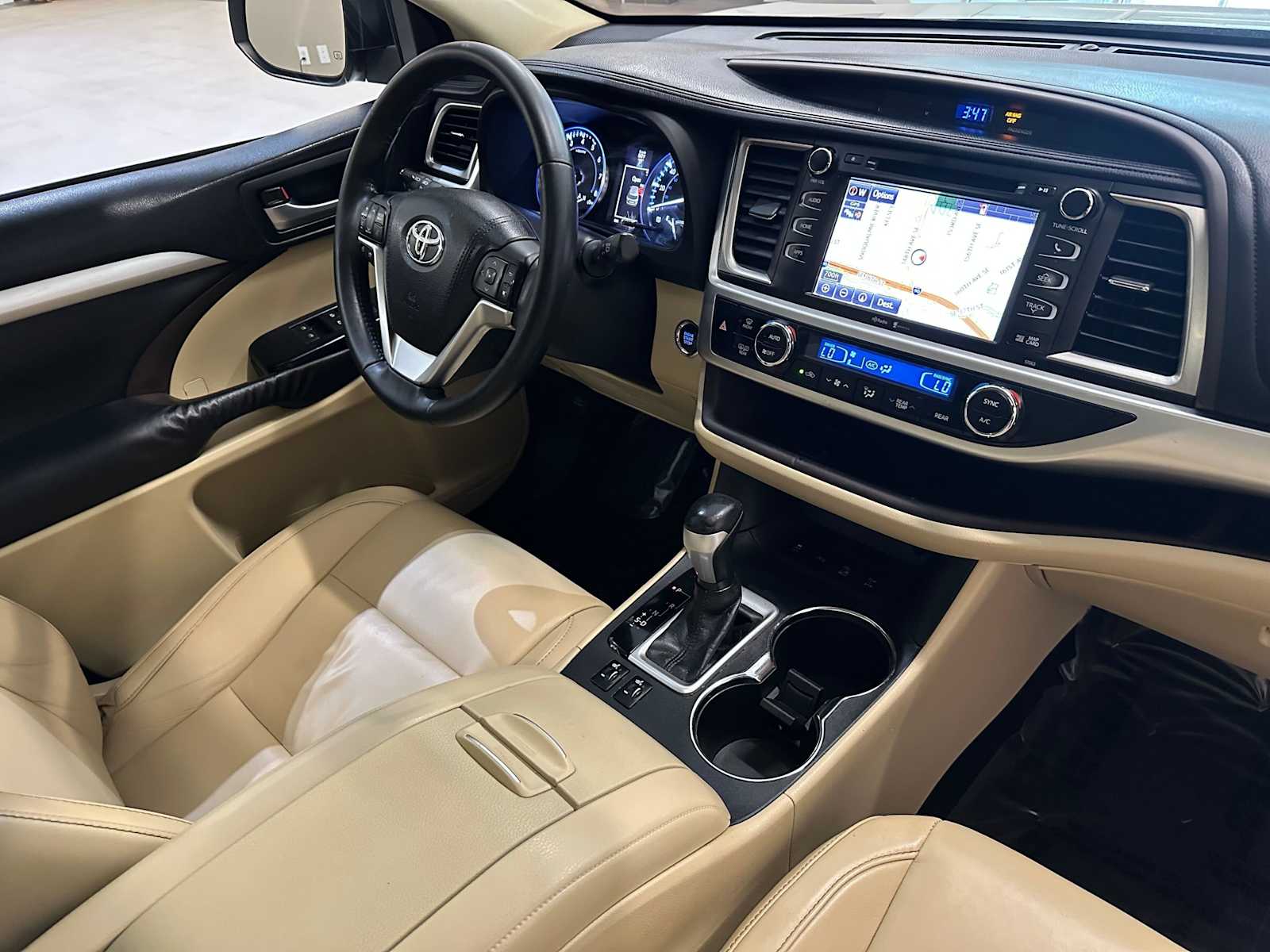 Thumbnail: 2015 Toyota Highlander - 33