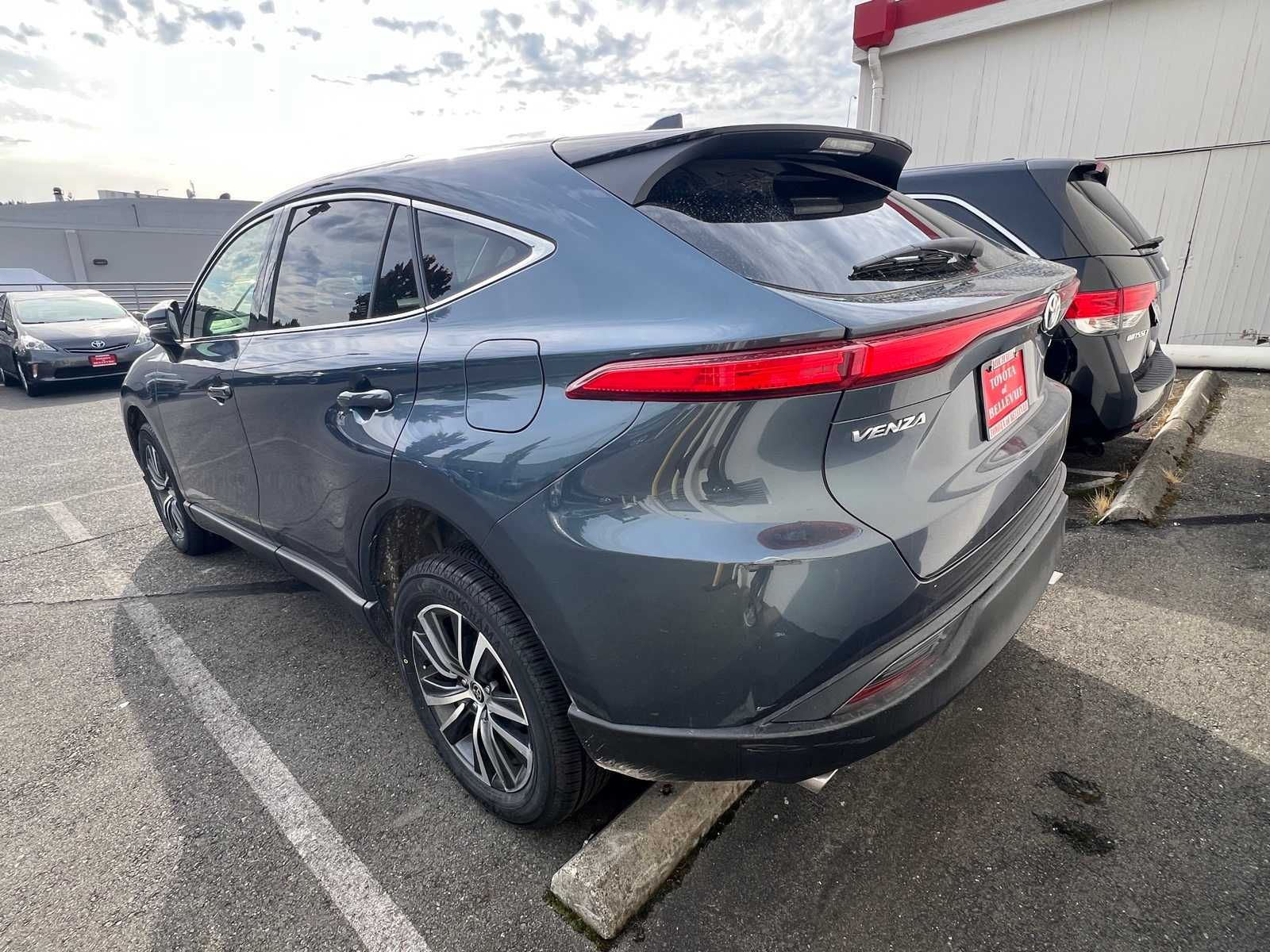 Thumbnail: 2022 Toyota Venza - 7