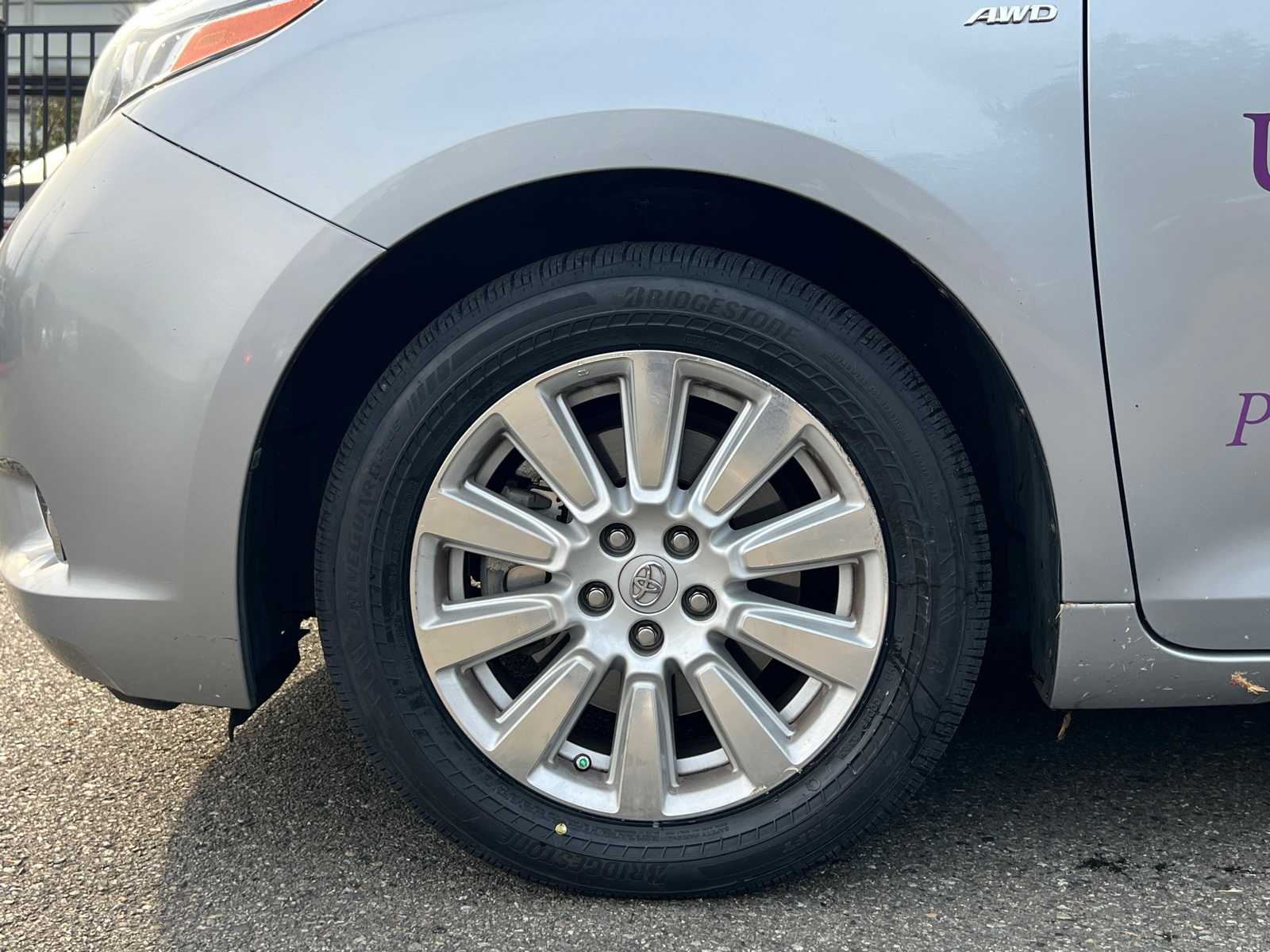 Thumbnail: 2017 Toyota Sienna - 4