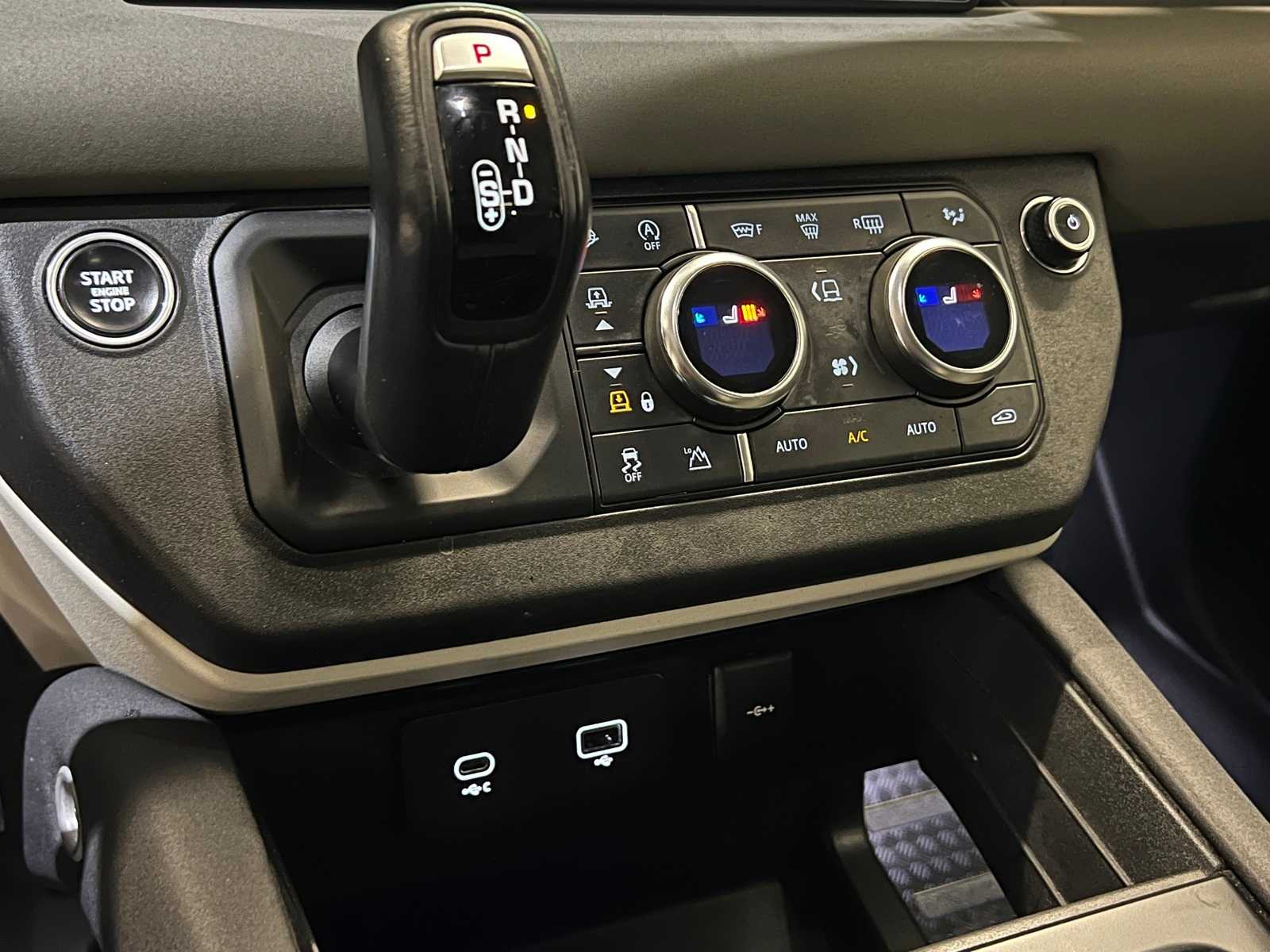 Thumbnail: 2020 Land Rover Defender - 25