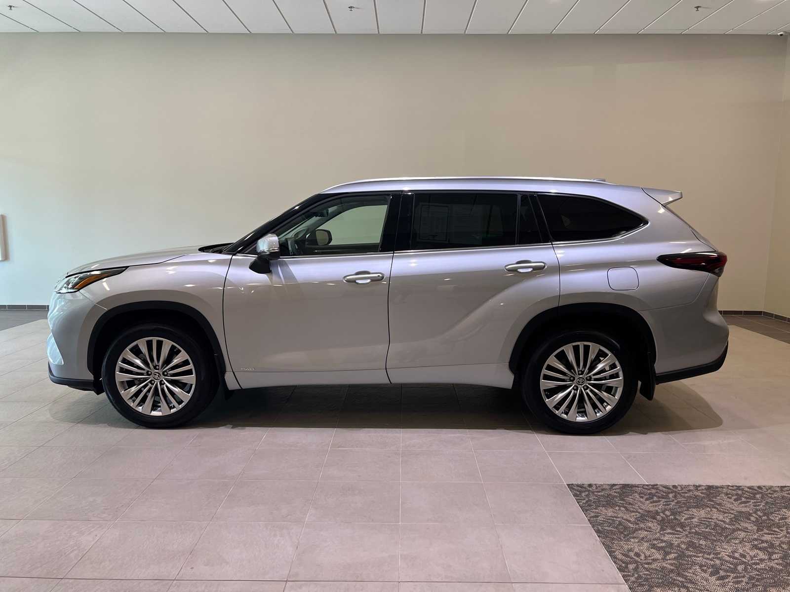 Thumbnail: 2025 Toyota Highlander - 3