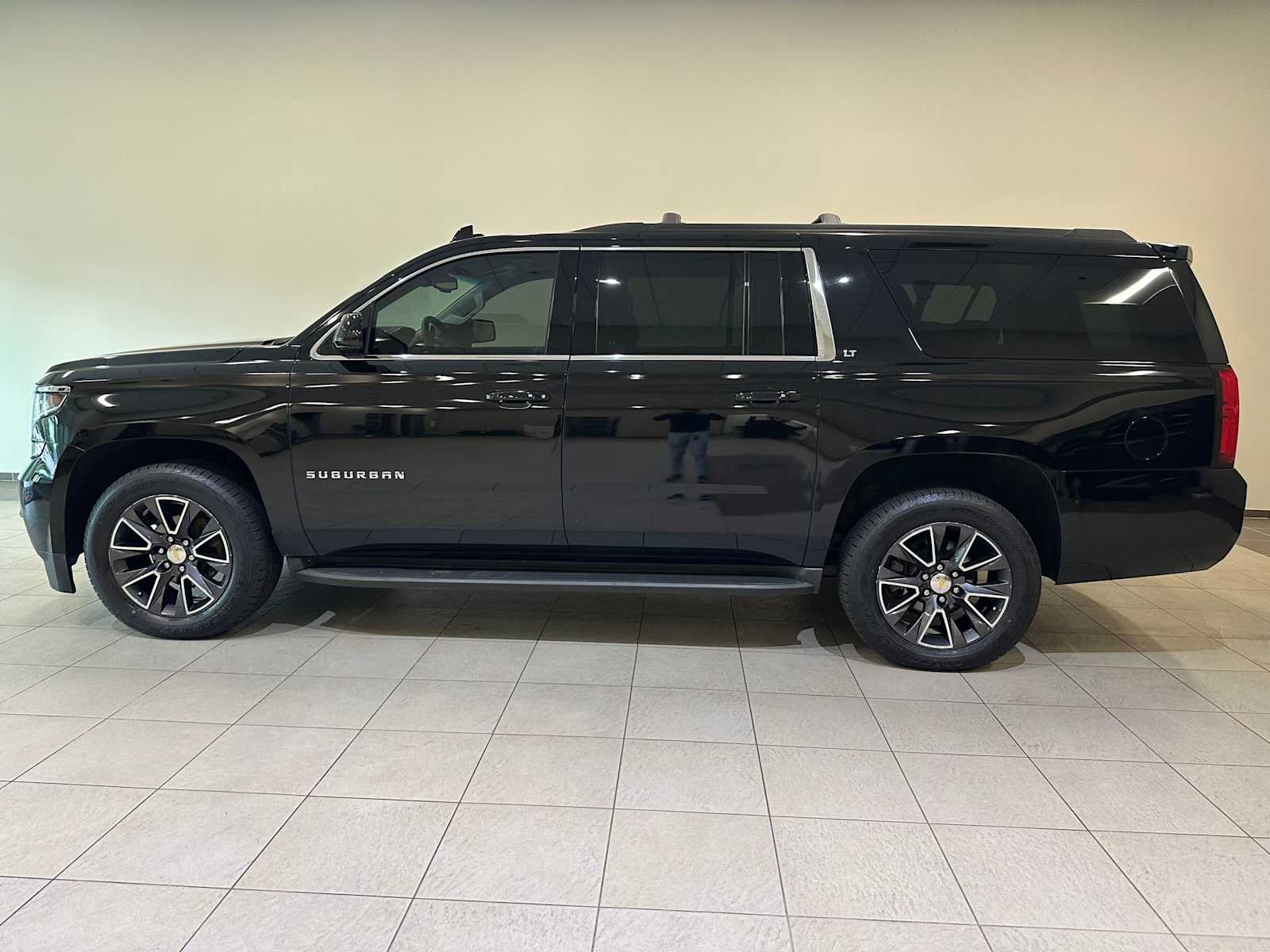 Thumbnail: 2015 Chevrolet Suburban - 3