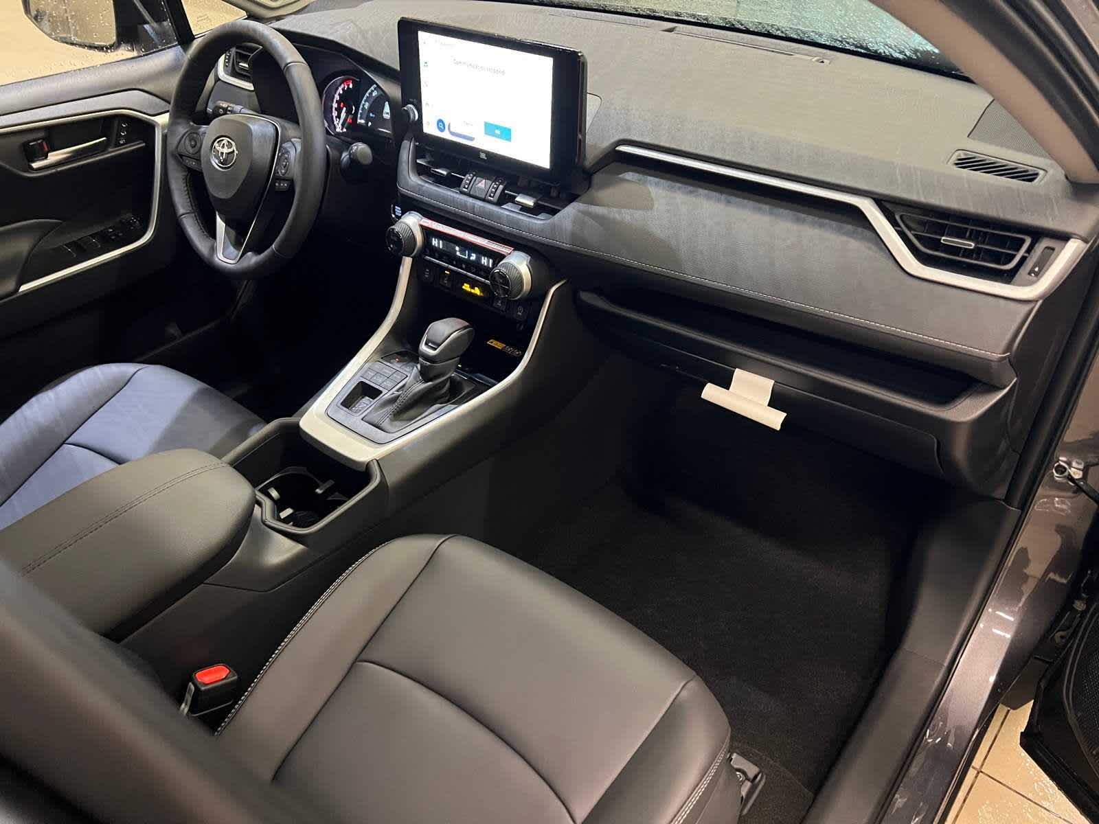 Thumbnail: 2025 Toyota RAV4 - 15