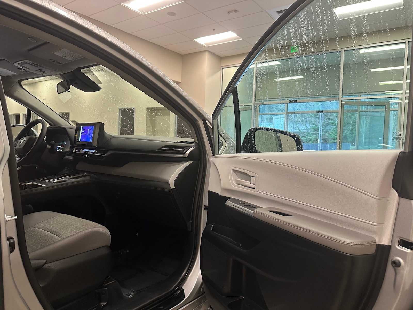 Thumbnail: 2025 Toyota Sienna - 27