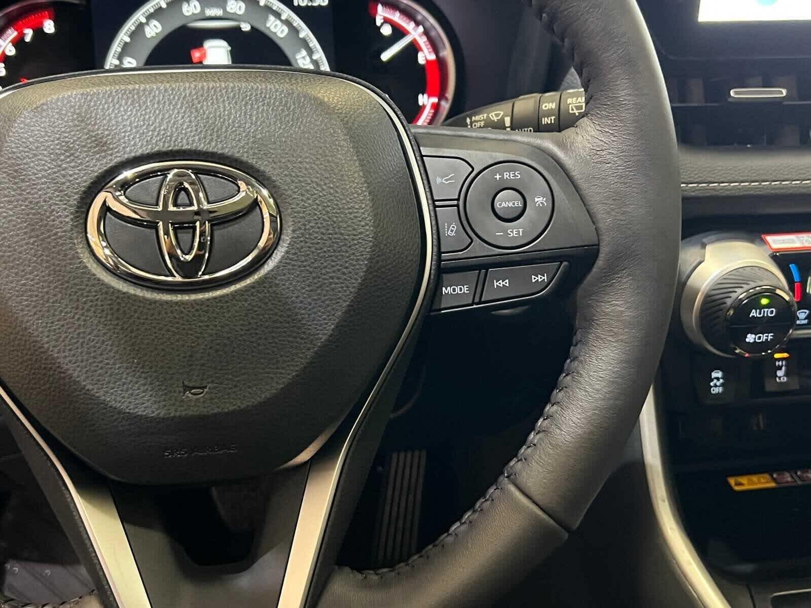 Thumbnail: 2025 Toyota RAV4 - 21