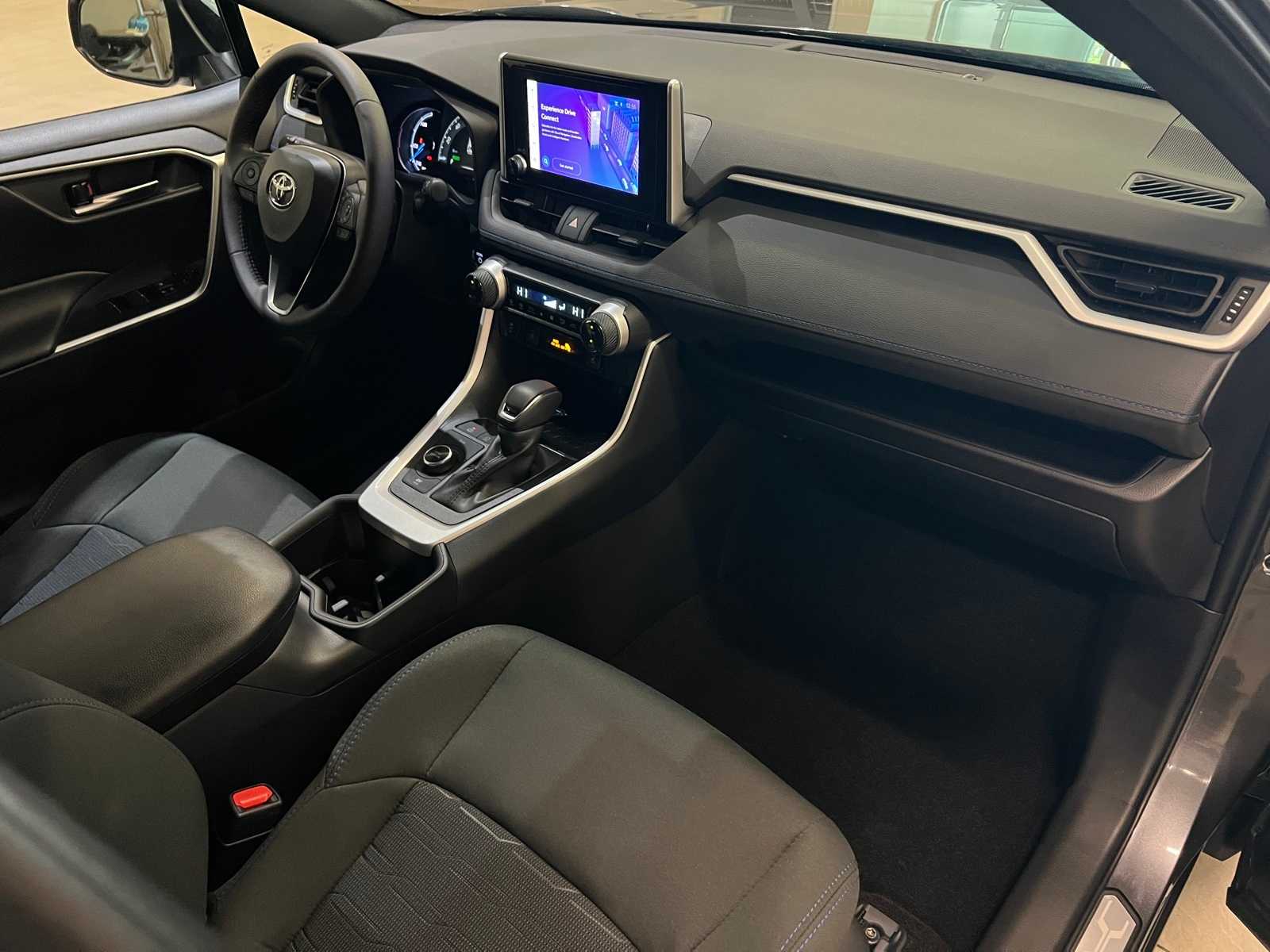 Thumbnail: 2025 Toyota RAV4 - 15