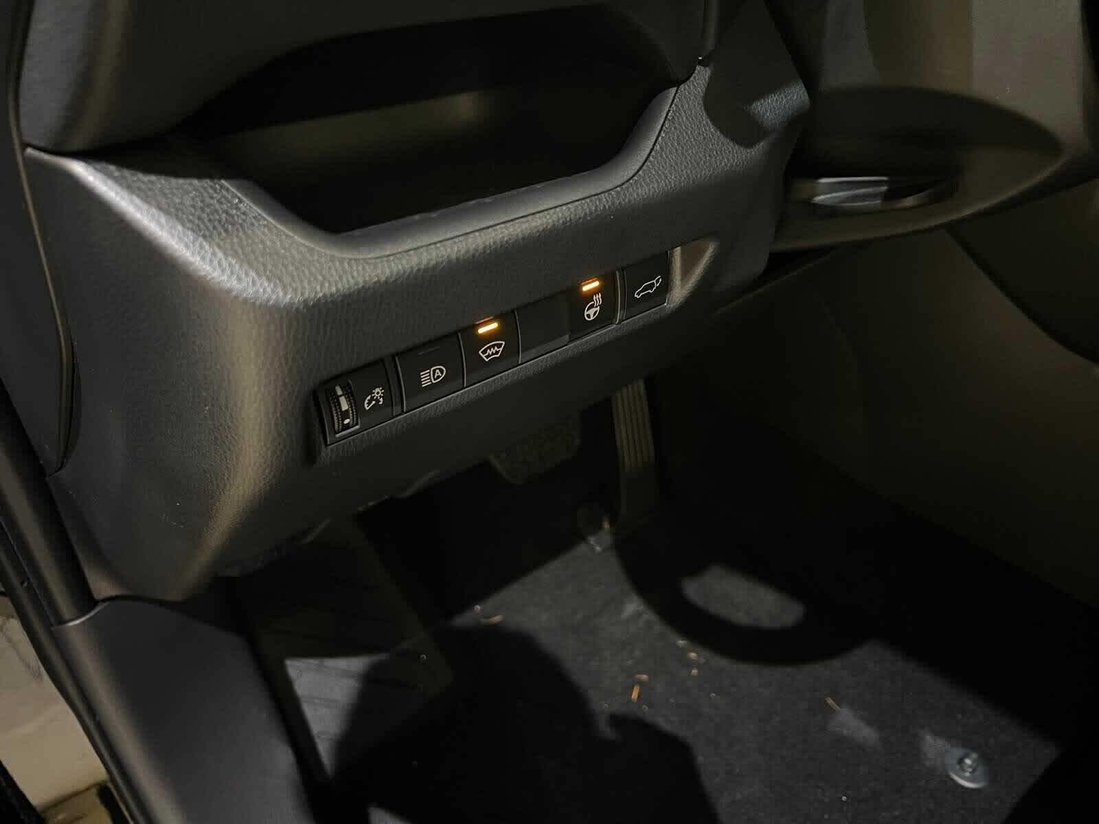 Thumbnail: 2025 Toyota RAV4 - 16