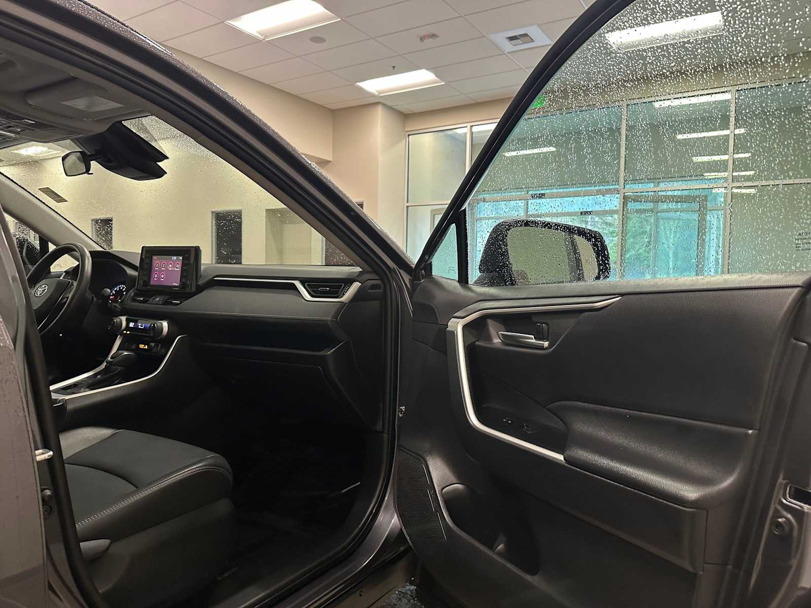 Thumbnail: 2022 Toyota RAV4 - 28