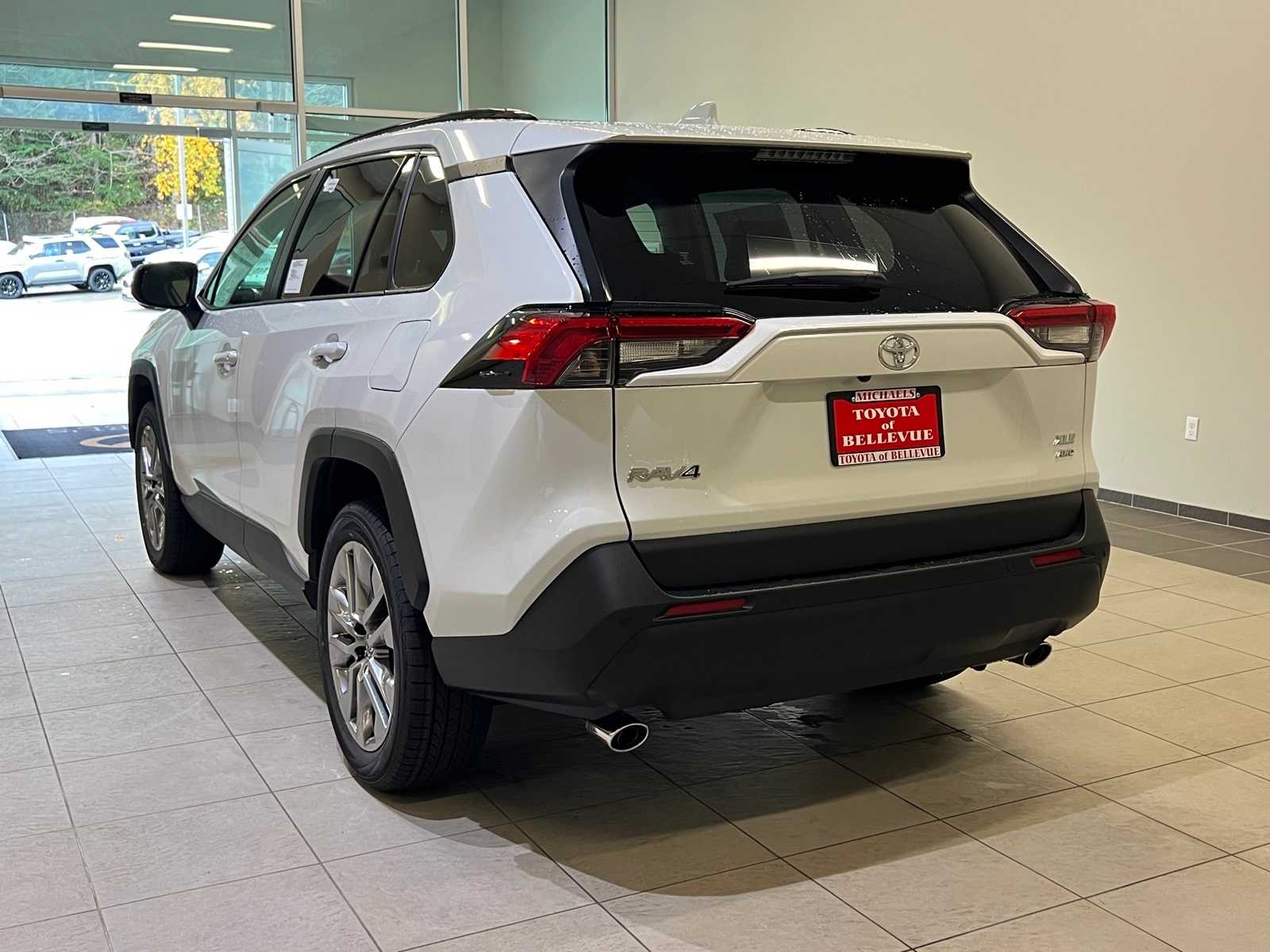 Thumbnail: 2025 Toyota RAV4 - 4