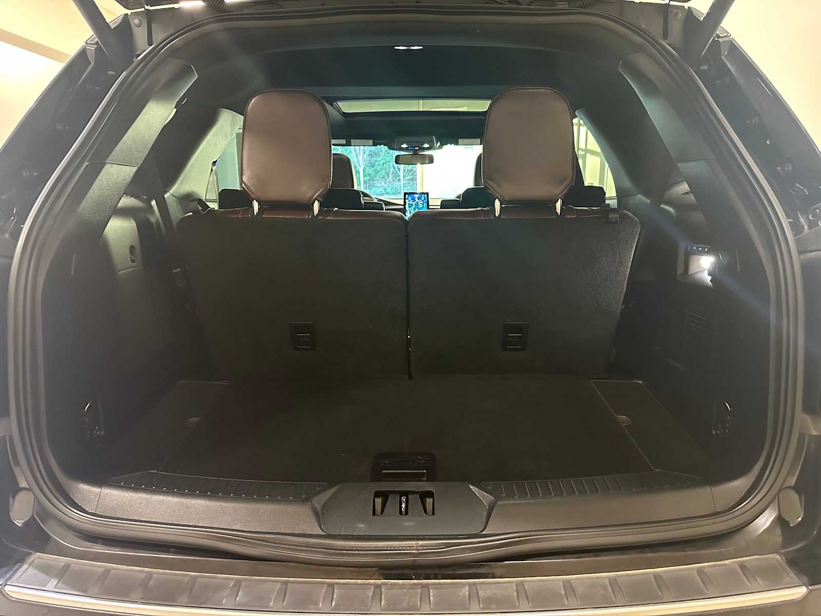 Thumbnail: 2020 Ford Explorer - 32