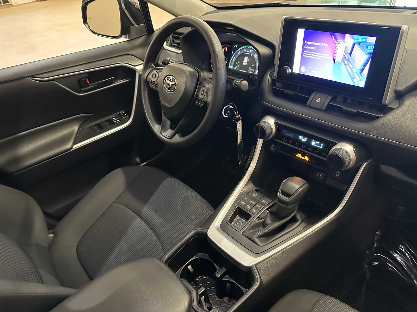 Thumbnail: 2025 Toyota RAV4 - 28