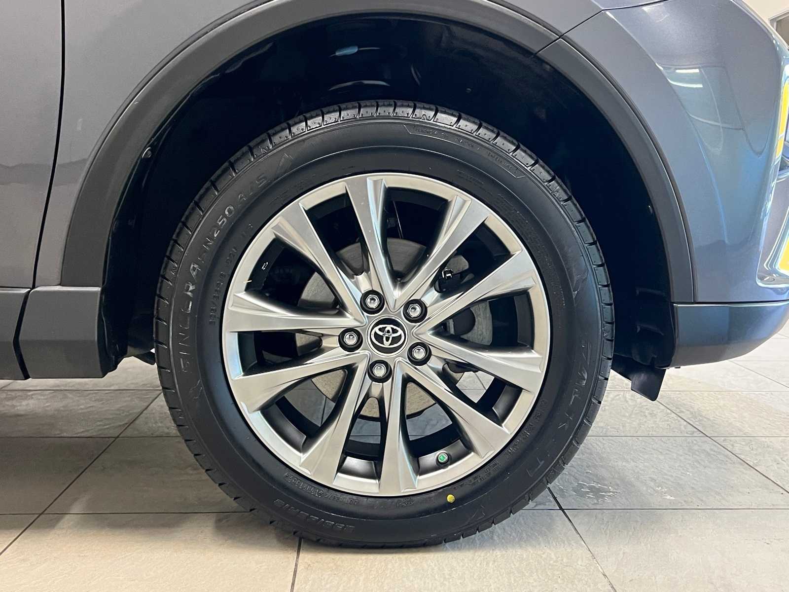 Thumbnail: 2018 Toyota RAV4 - 7