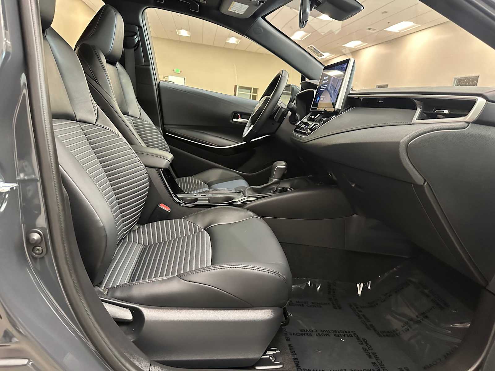 Thumbnail: 2025 Toyota Corolla - 33