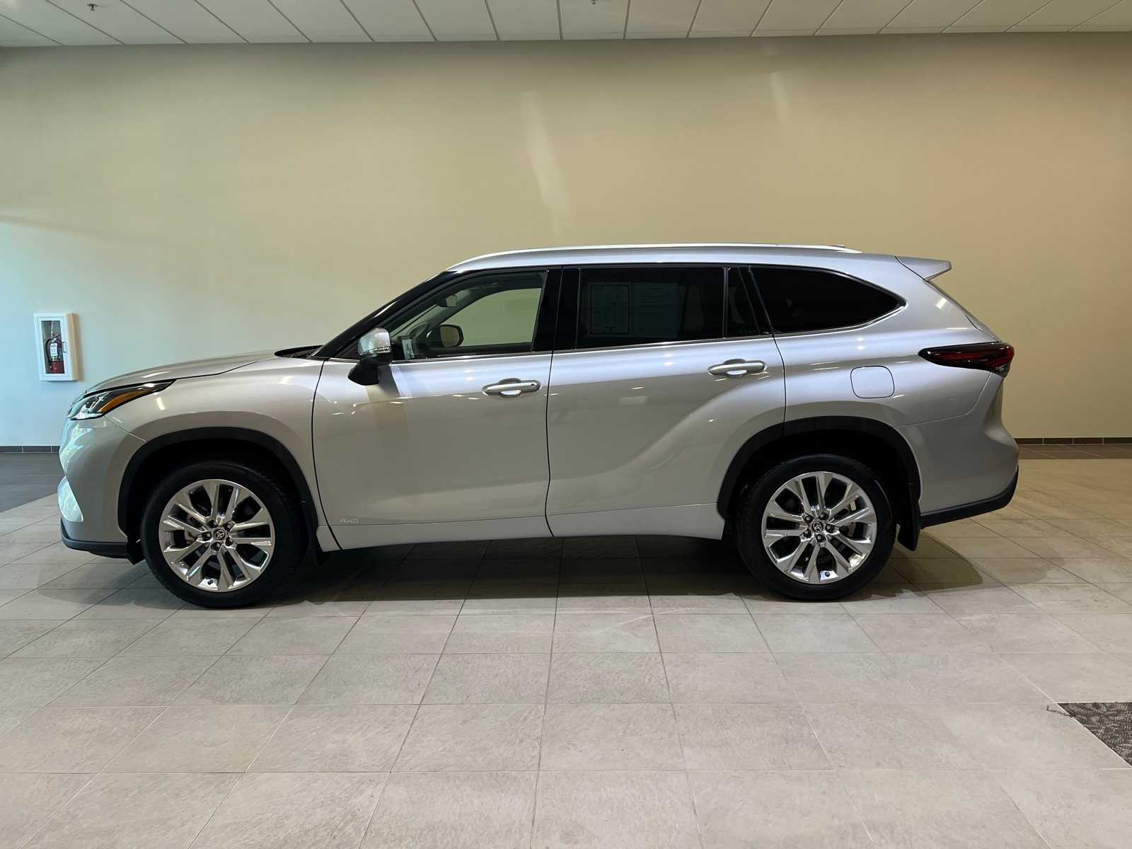 Thumbnail: 2025 Toyota Highlander - 3