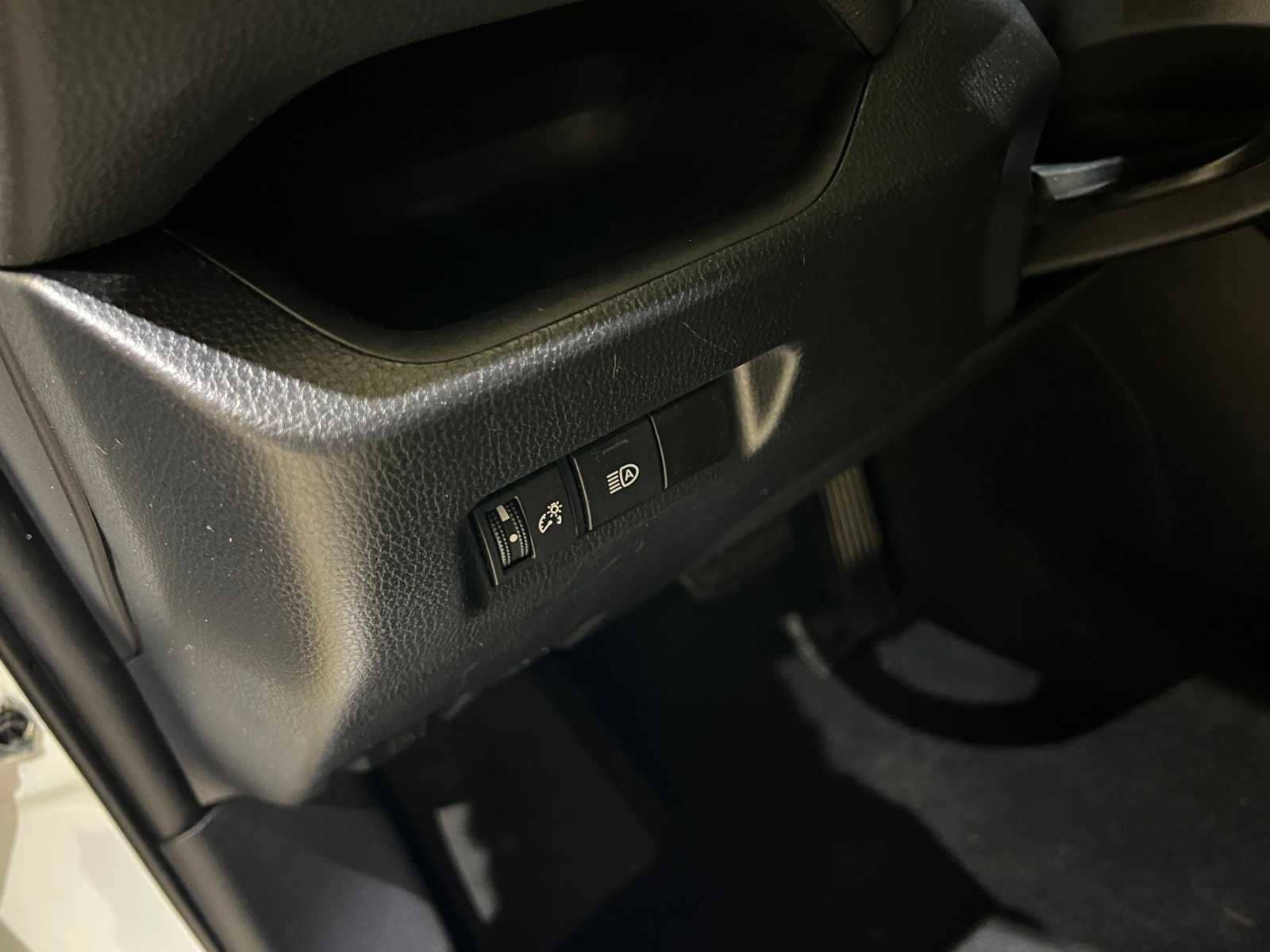 Thumbnail: 2021 Toyota RAV4 - 16