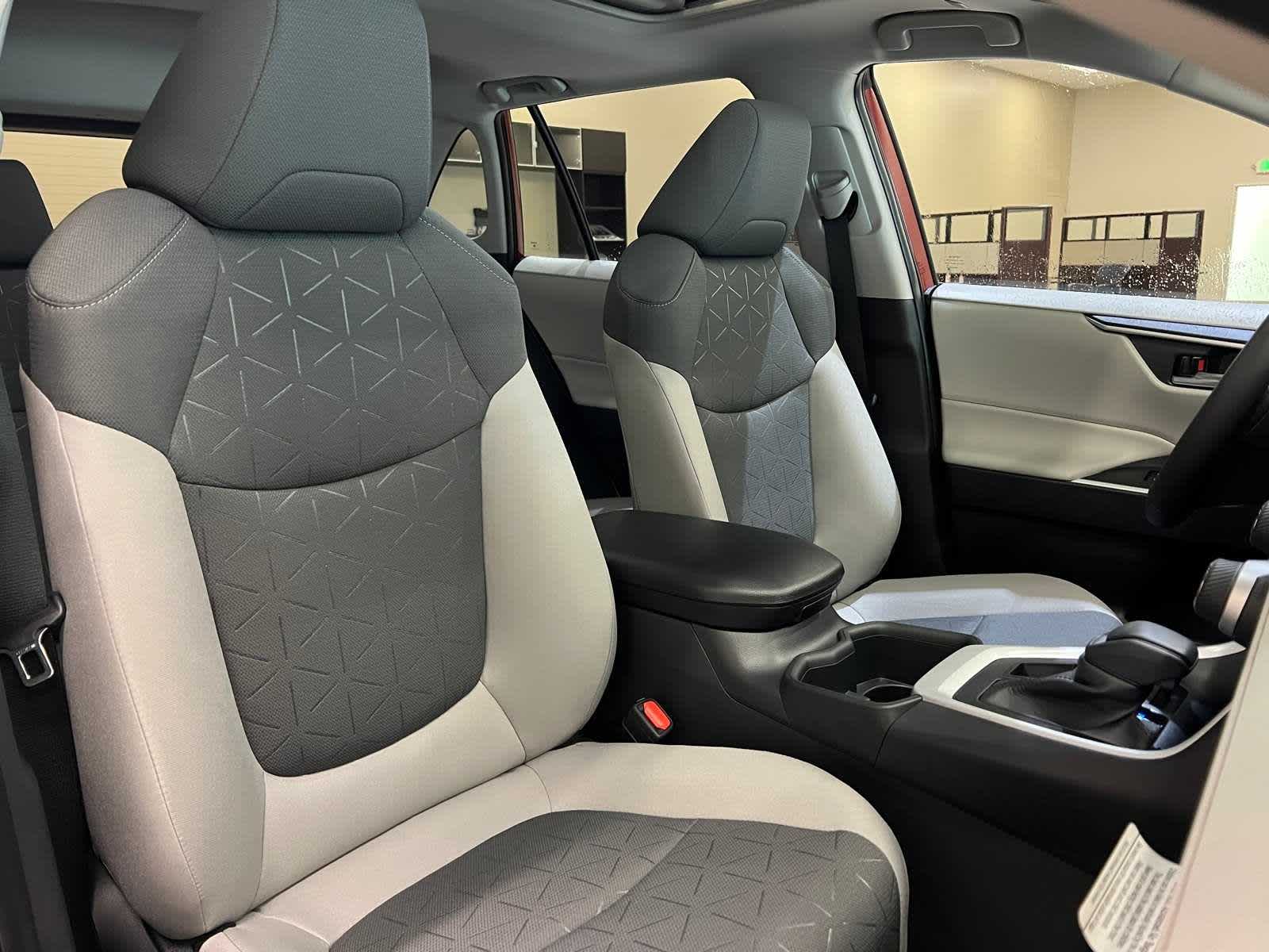 Thumbnail: 2025 Toyota RAV4 - 14