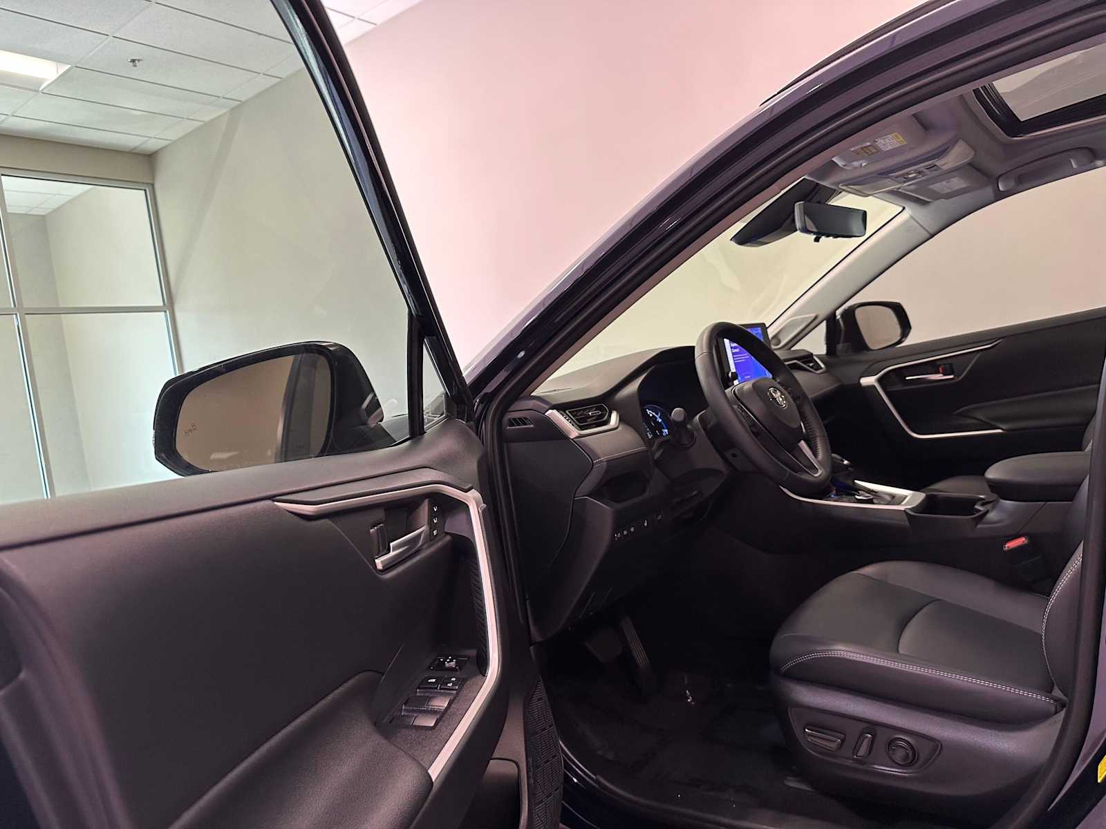 Thumbnail: 2025 Toyota RAV4 - 23