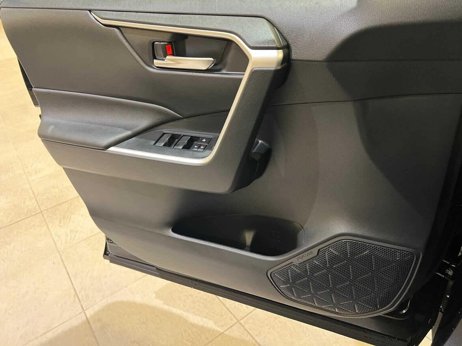 Thumbnail: 2025 Toyota RAV4 - 18