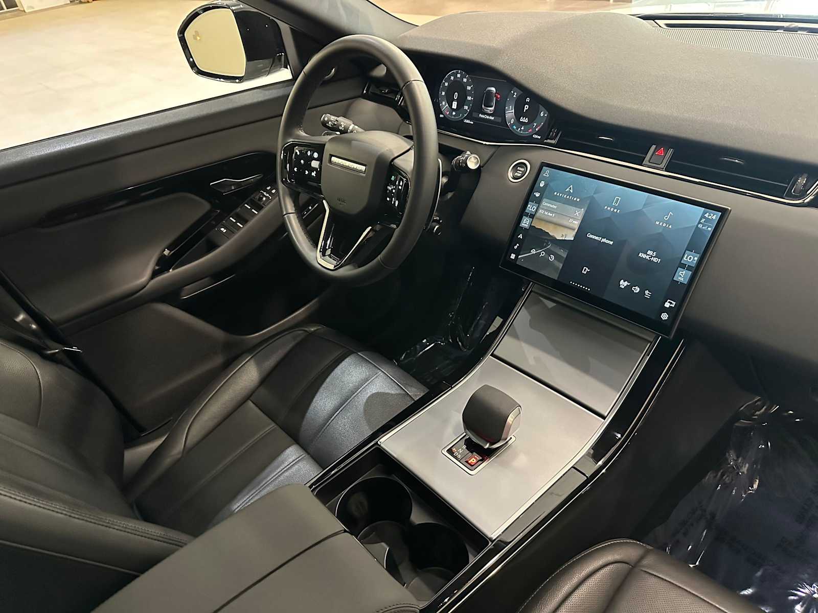 Thumbnail: 2025 Land Rover Range Rover Evoque - 28