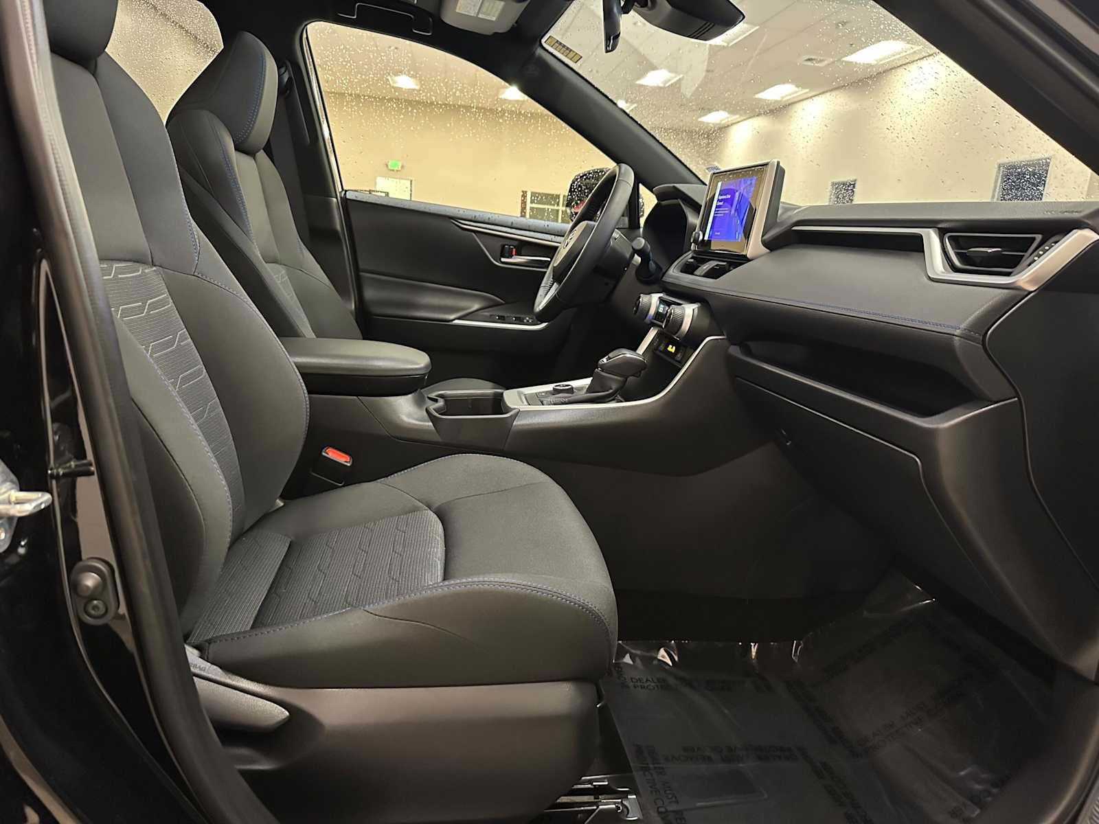 Thumbnail: 2025 Toyota RAV4 - 28