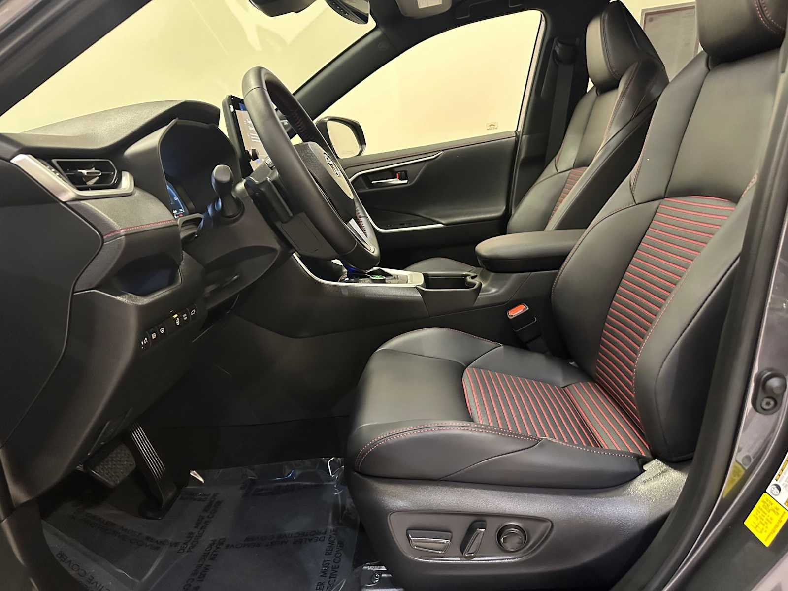 Thumbnail: 2025 Toyota RAV4 - 22