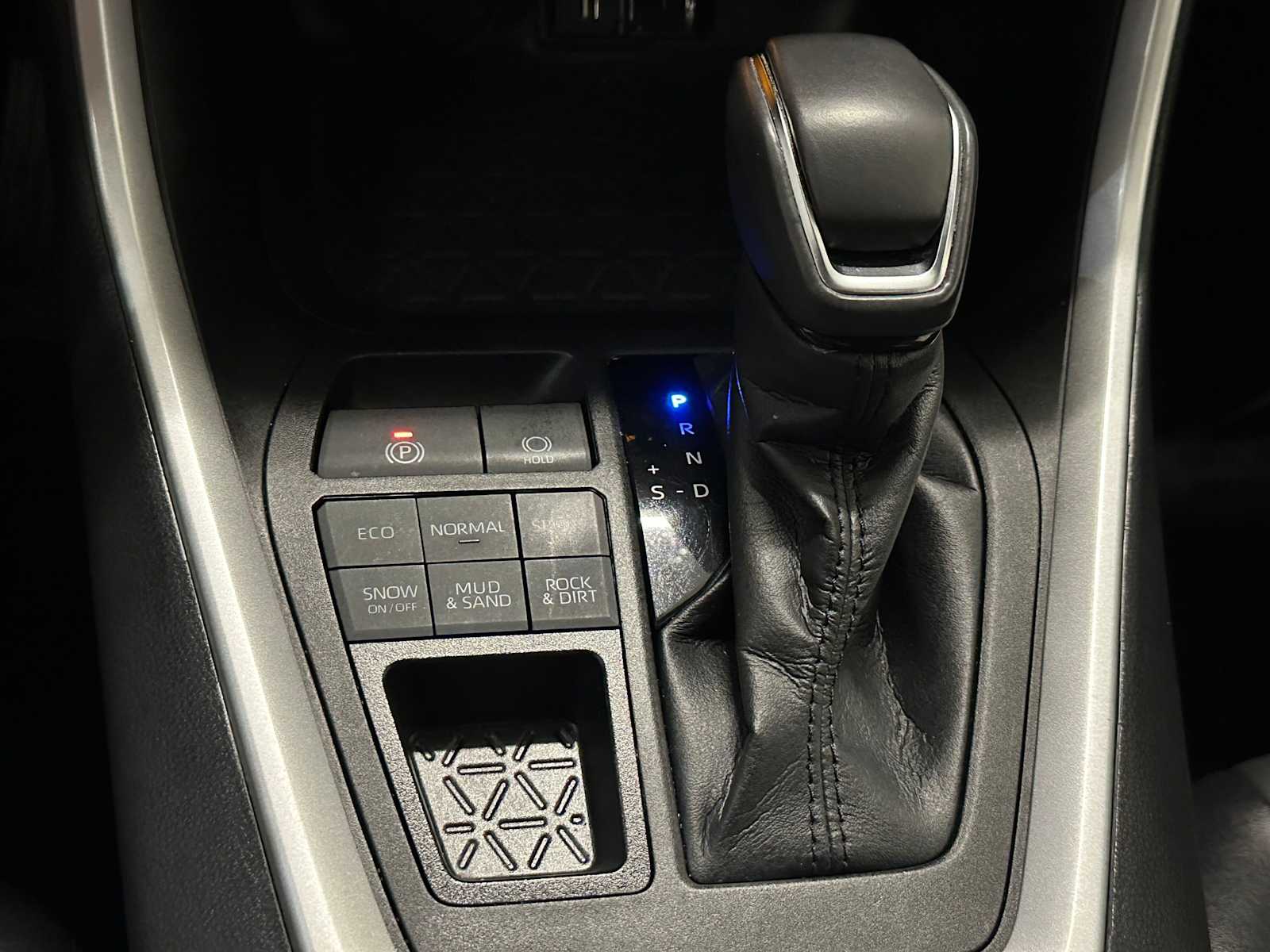 Thumbnail: 2022 Toyota RAV4 - 17