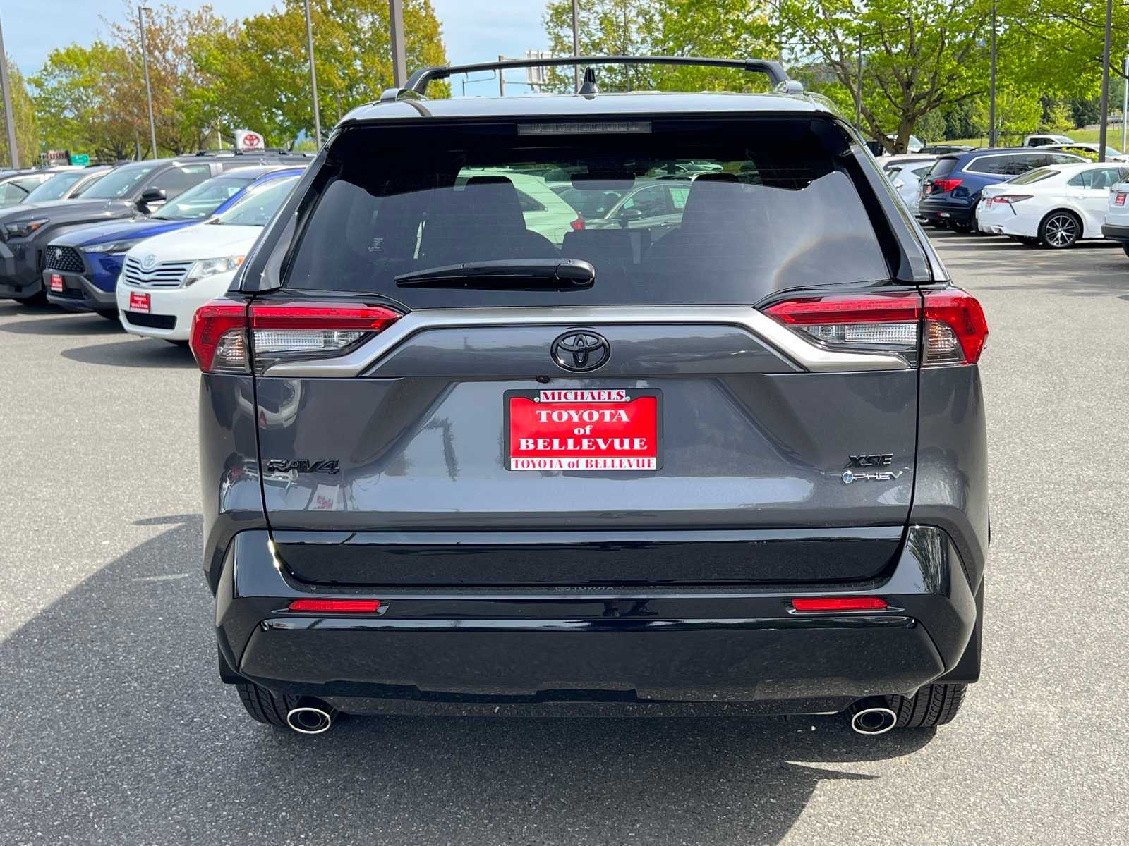 2025 Toyota RAV4 XSE 5