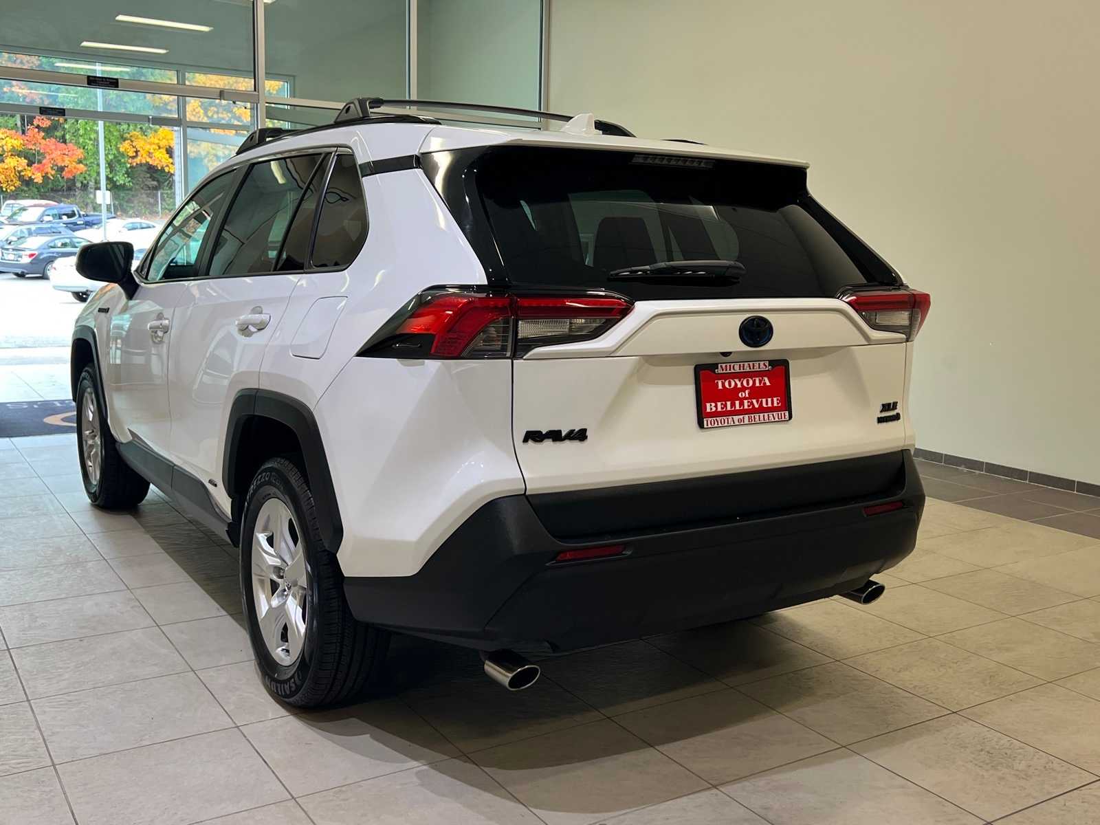 Thumbnail: 2021 Toyota RAV4 - 4