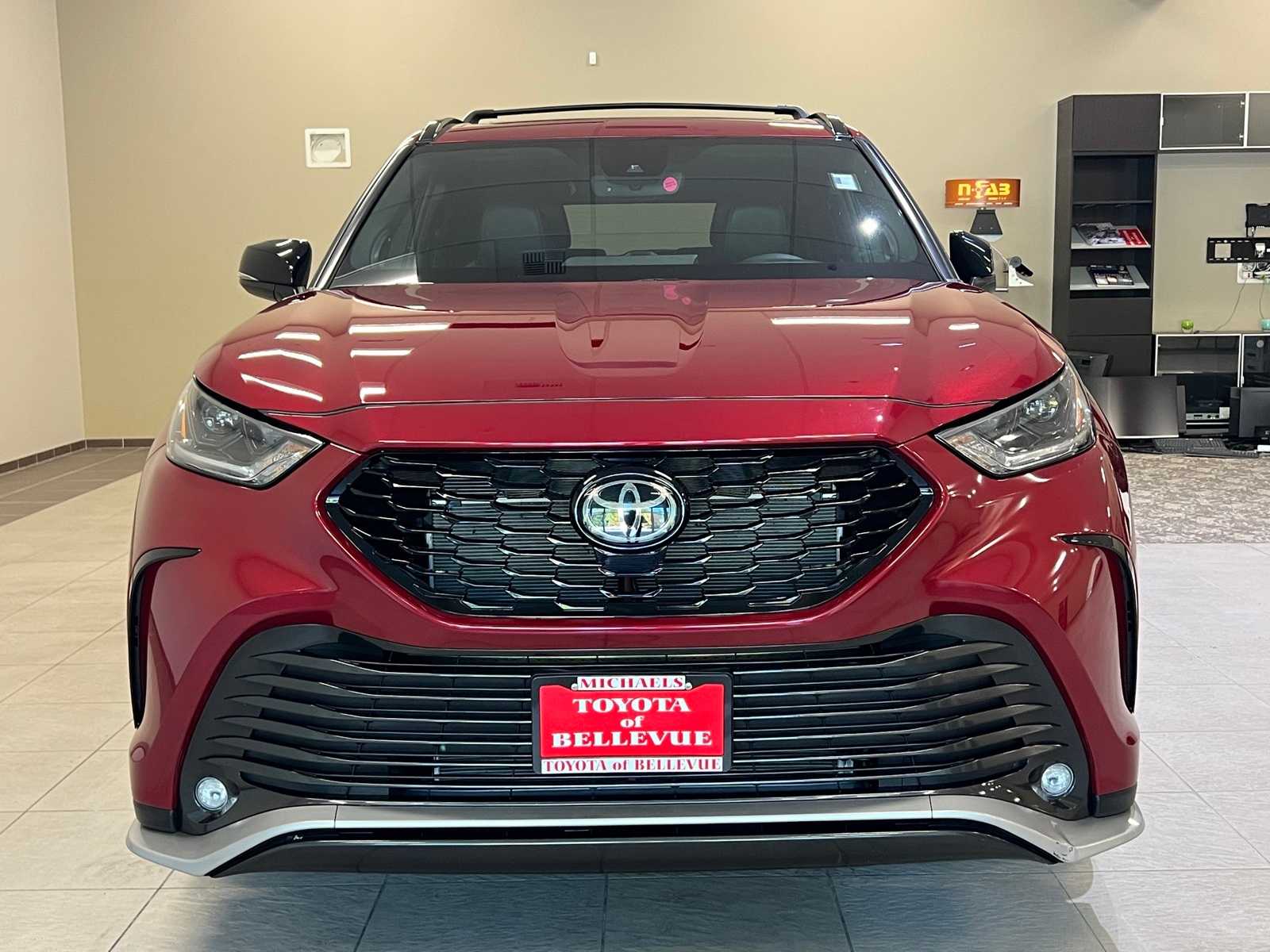 Thumbnail: 2024 Toyota Highlander - 8