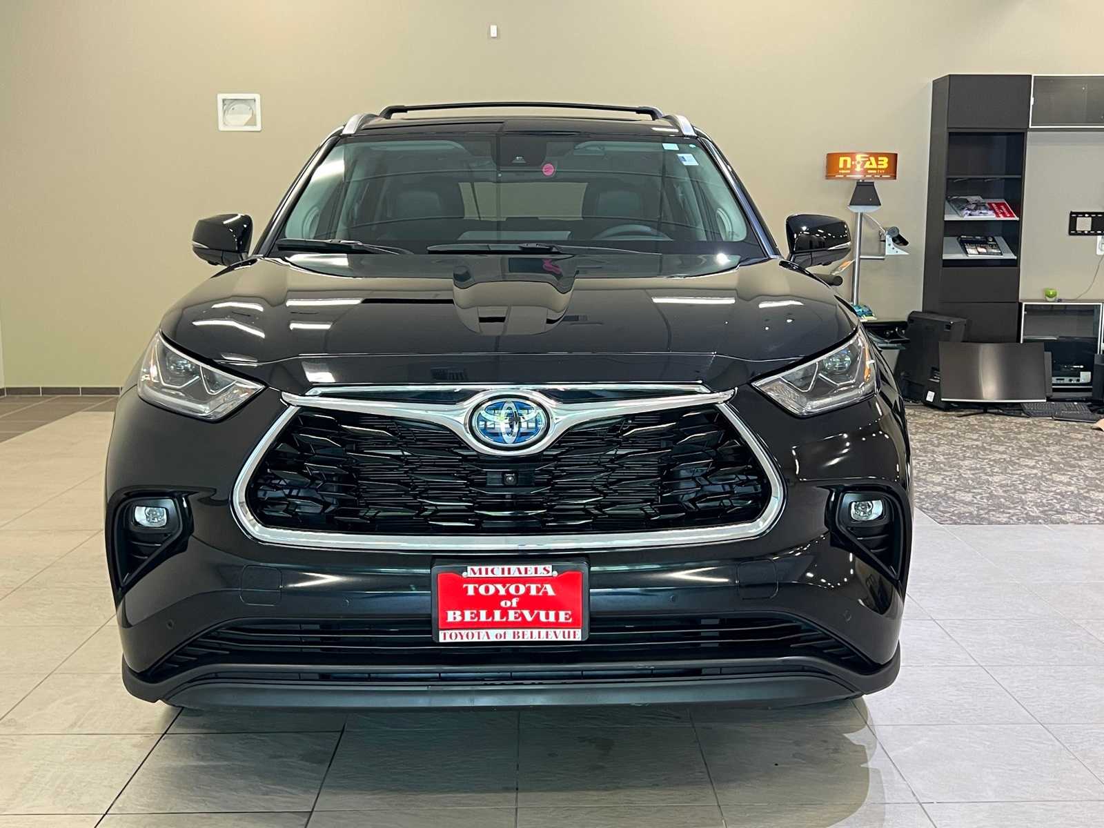 Thumbnail: 2023 Toyota Highlander - 8