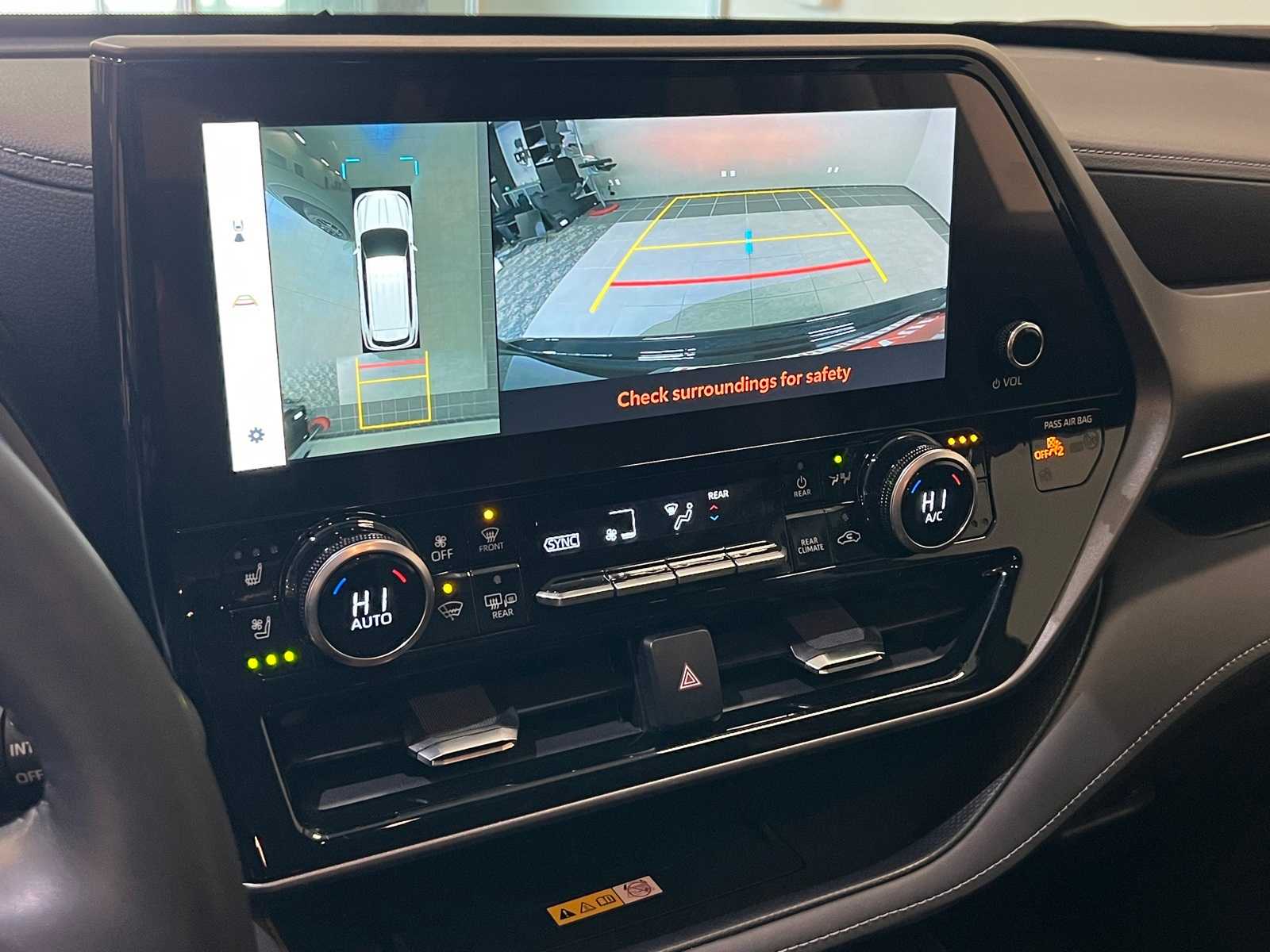 Thumbnail: 2023 Toyota Highlander - 27