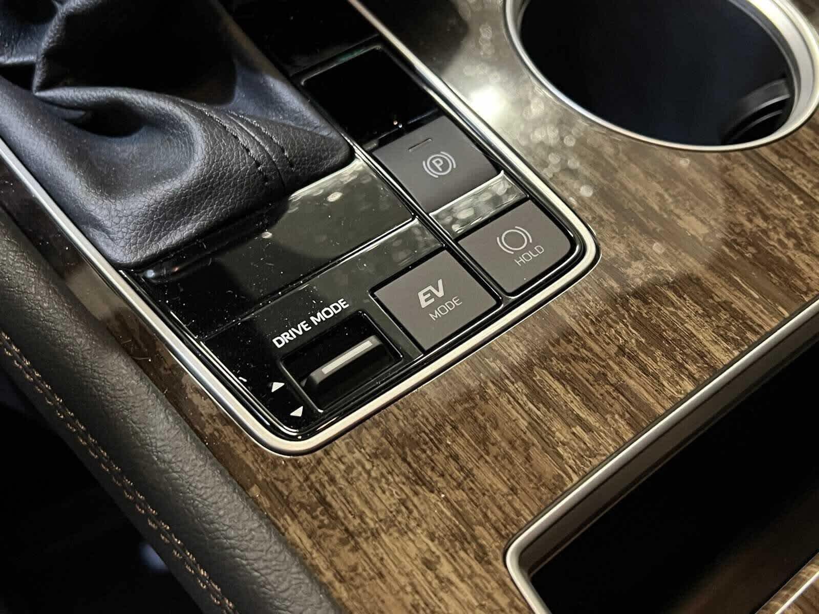 Thumbnail: 2025 Toyota Sienna - 21