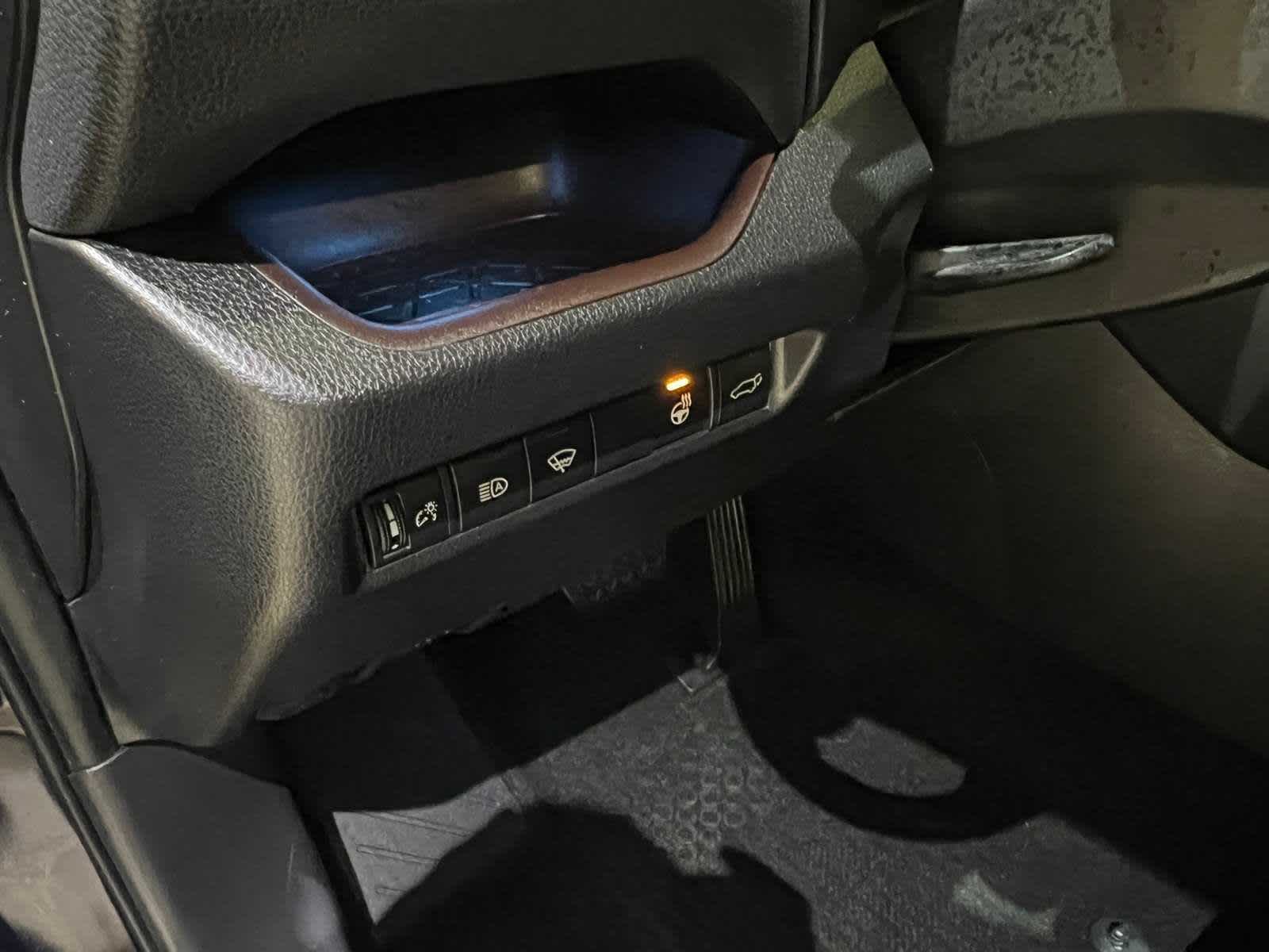 Thumbnail: 2021 Toyota RAV4 - 16