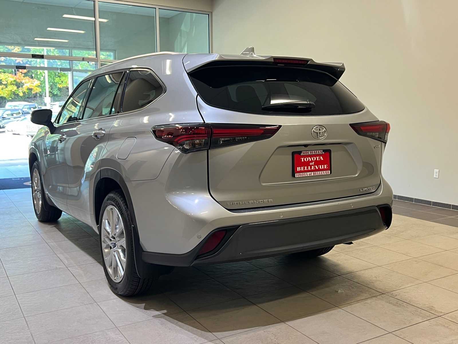 Thumbnail: 2025 Toyota Highlander - 4