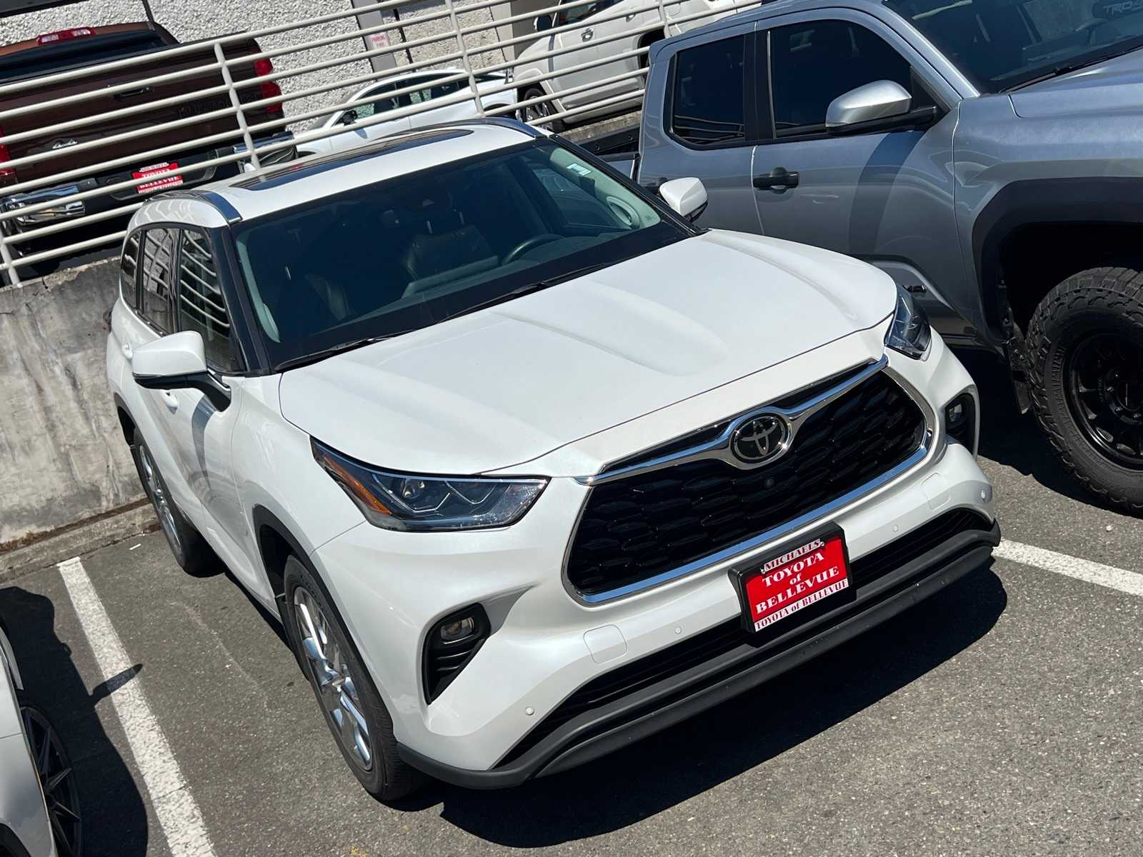 Thumbnail: 2022 Toyota Highlander - 3