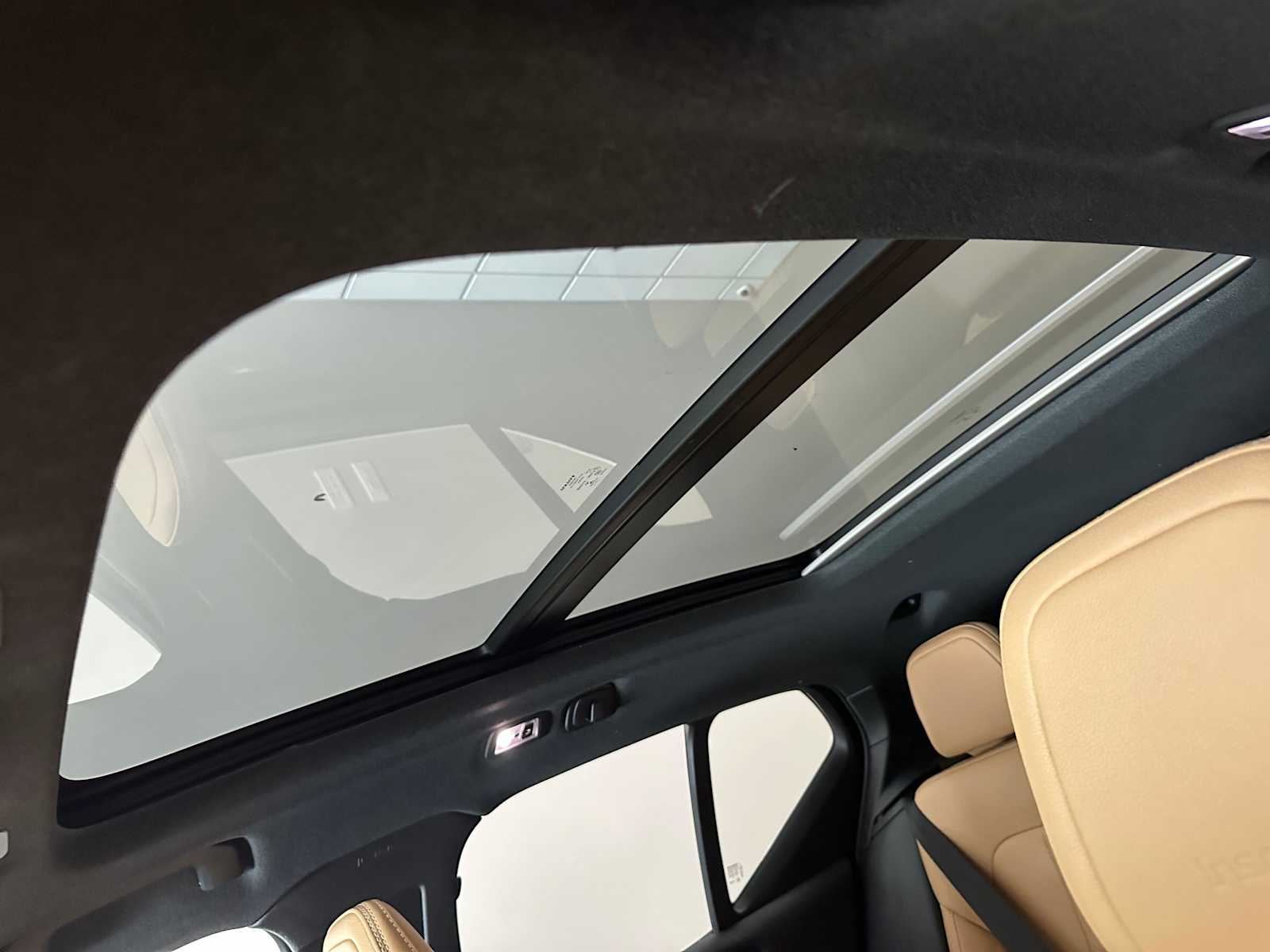 Thumbnail: 2020 Volvo XC40 - 21