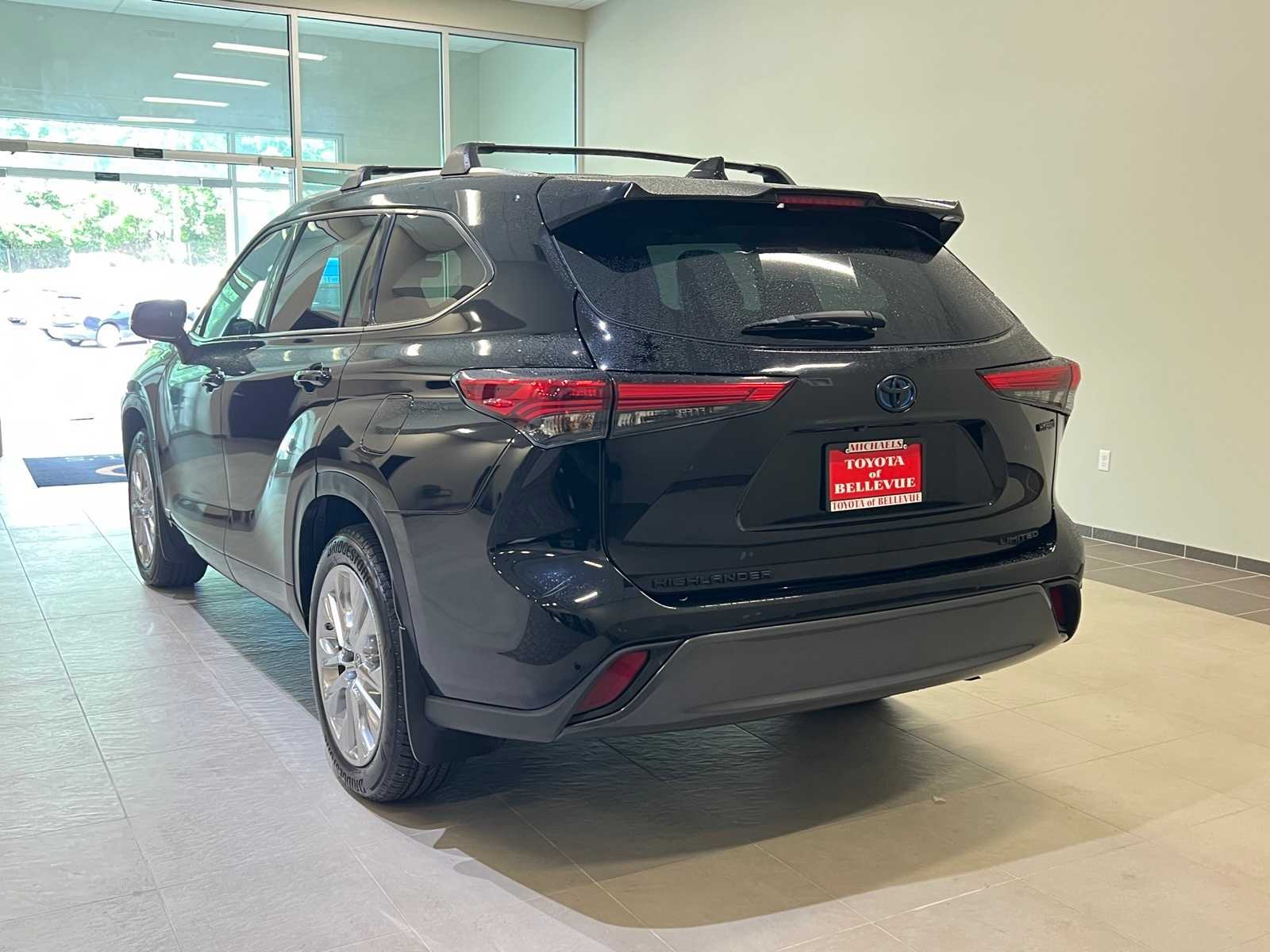 Thumbnail: 2022 Toyota Highlander - 4