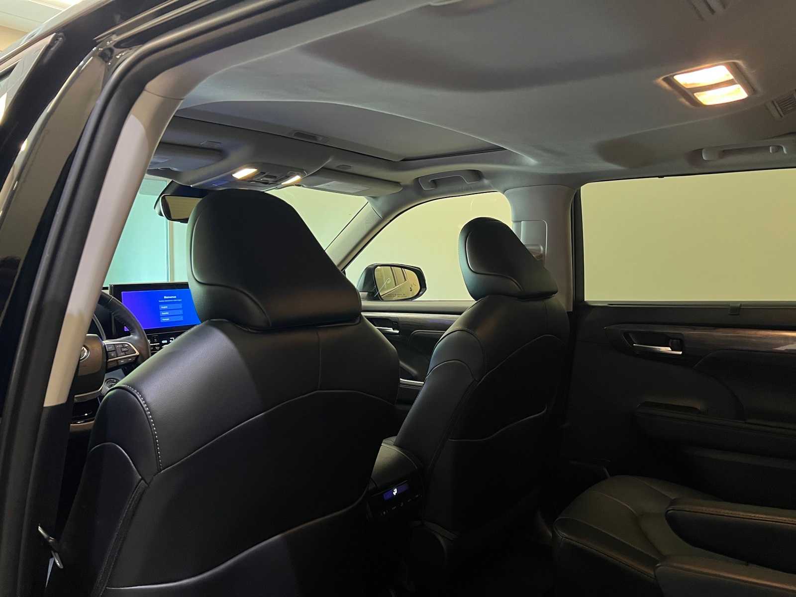 Thumbnail: 2023 Toyota Highlander - 12