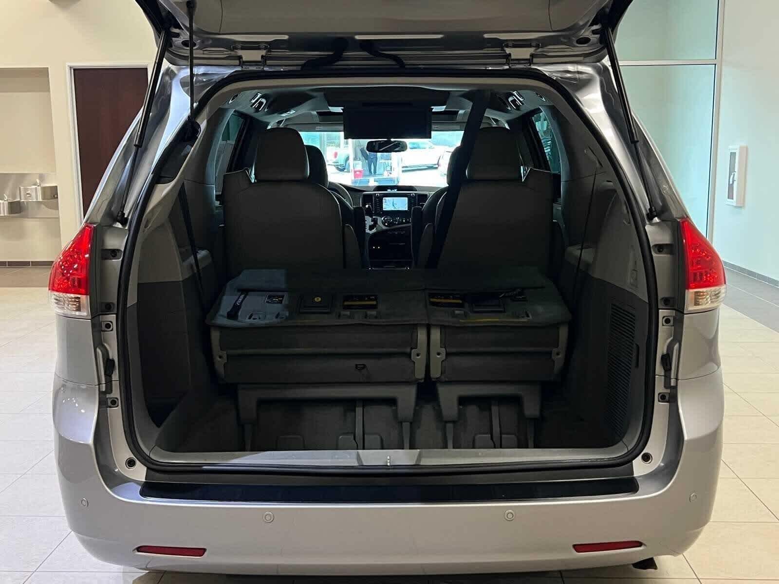 Thumbnail: 2014 Toyota Sienna - 29