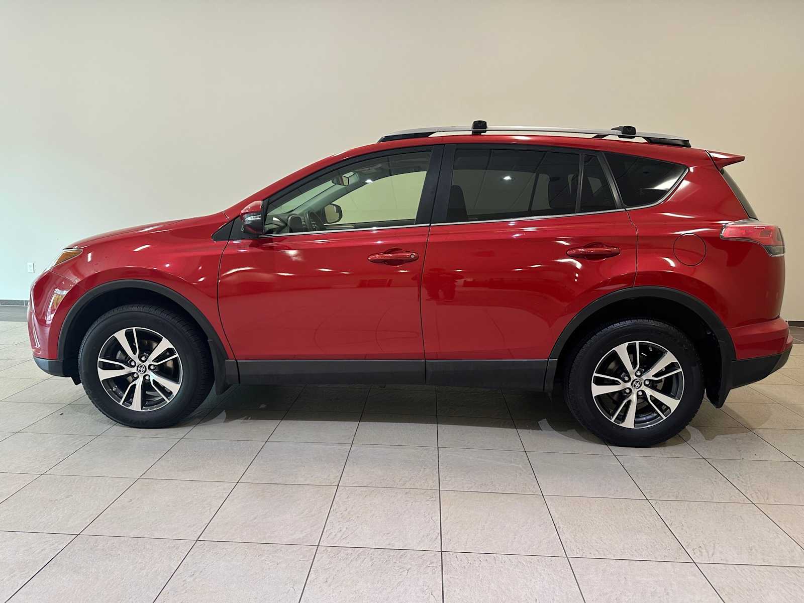 Thumbnail: 2017 Toyota RAV4 - 3
