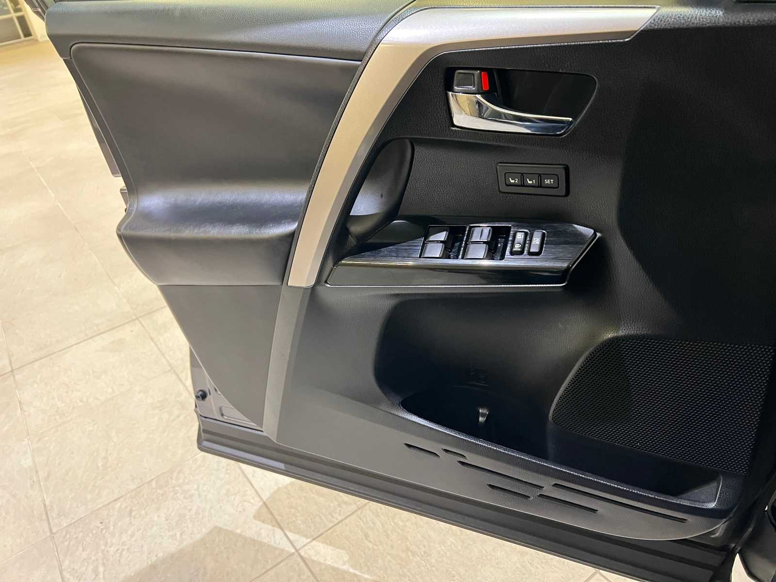 Thumbnail: 2018 Toyota RAV4 - 18