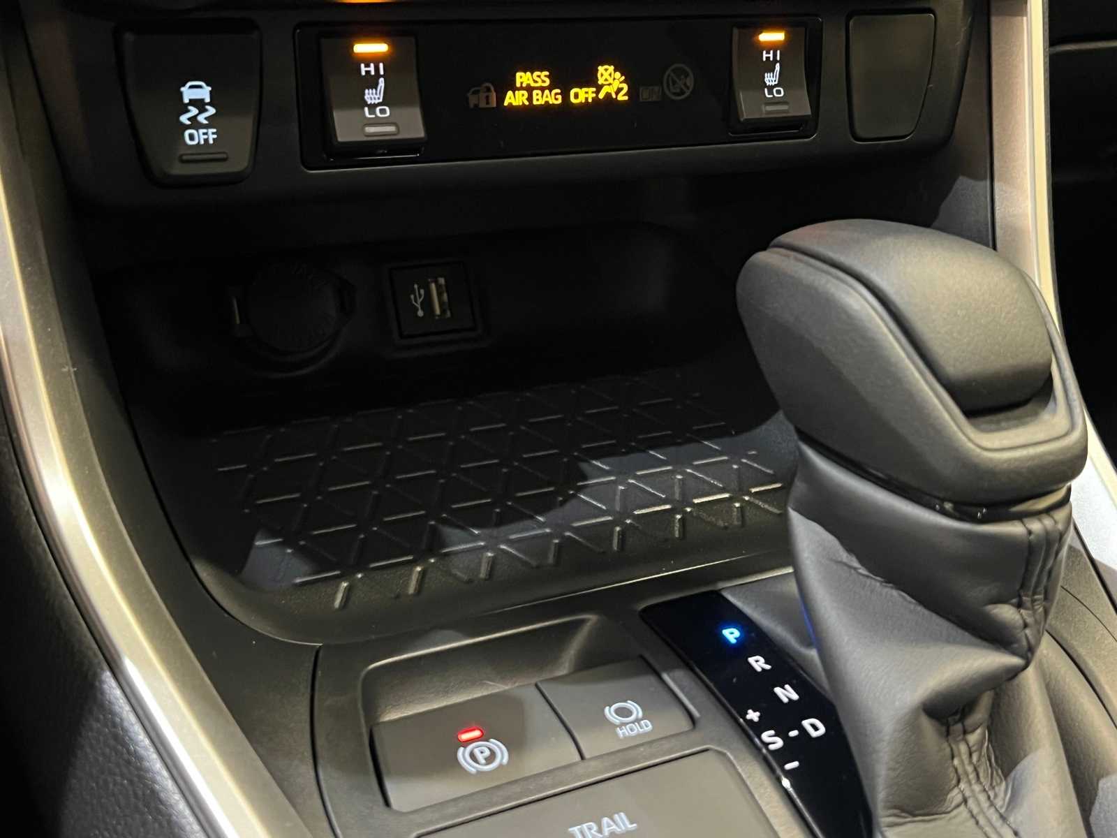 Thumbnail: 2025 Toyota RAV4 - 26