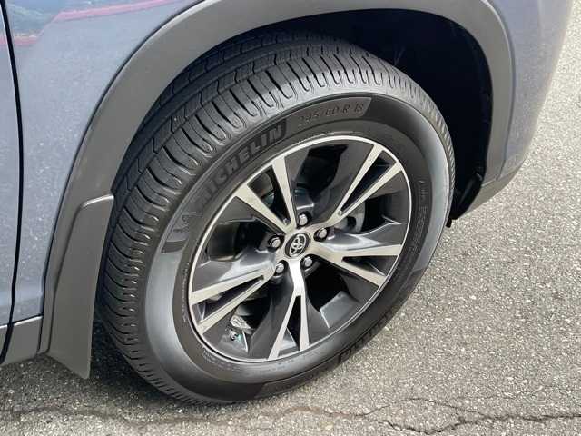 Thumbnail: 2019 Toyota Highlander - 7