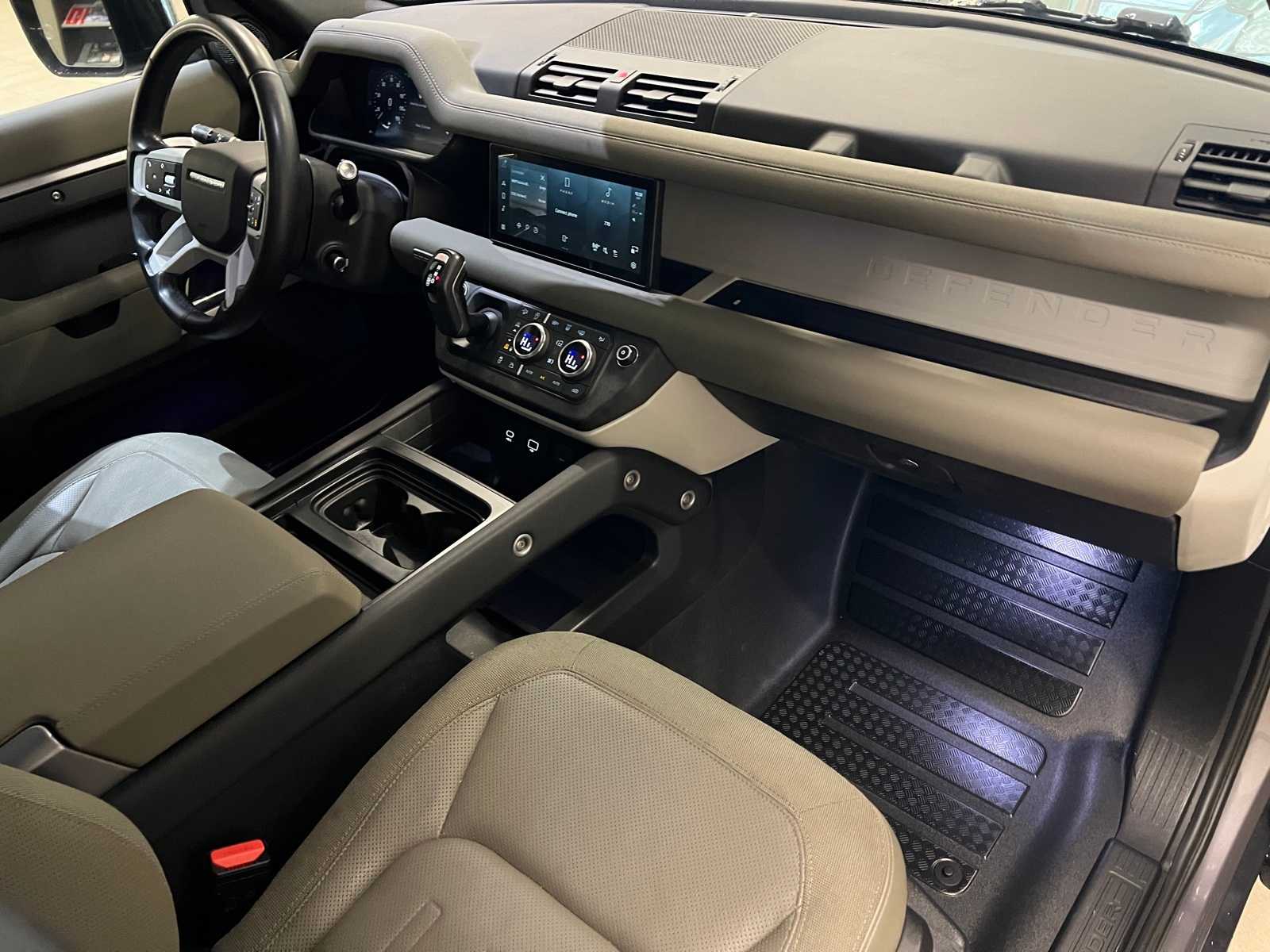 Thumbnail: 2020 Land Rover Defender - 15