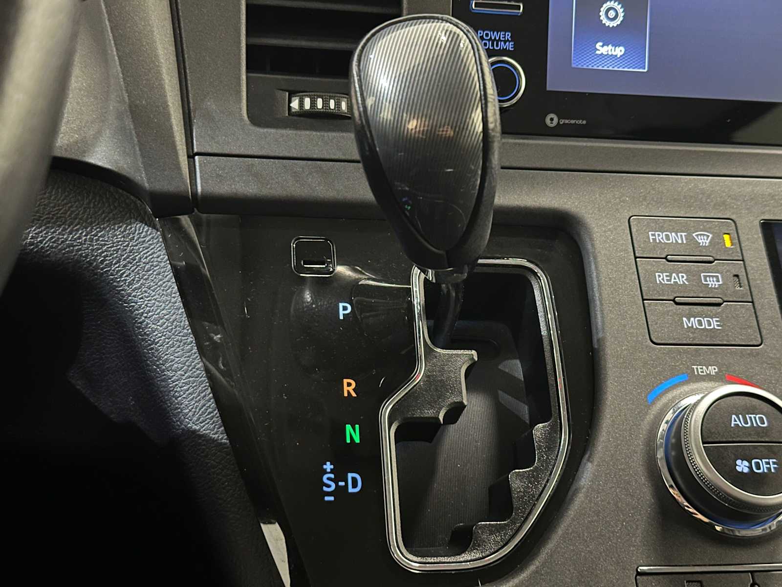 Thumbnail: 2018 Toyota Sienna - 17