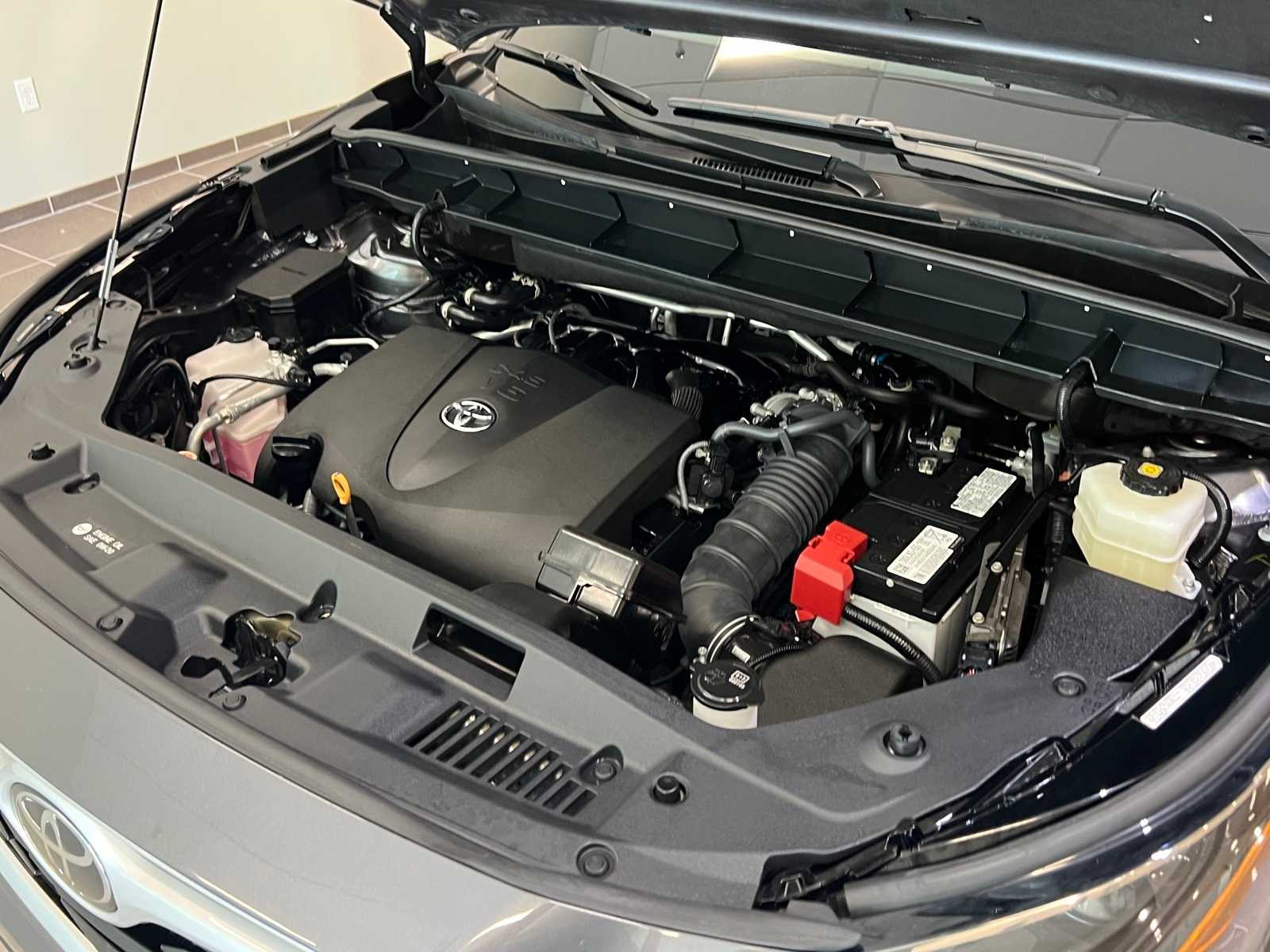 2022 Toyota Highlander XLE 8