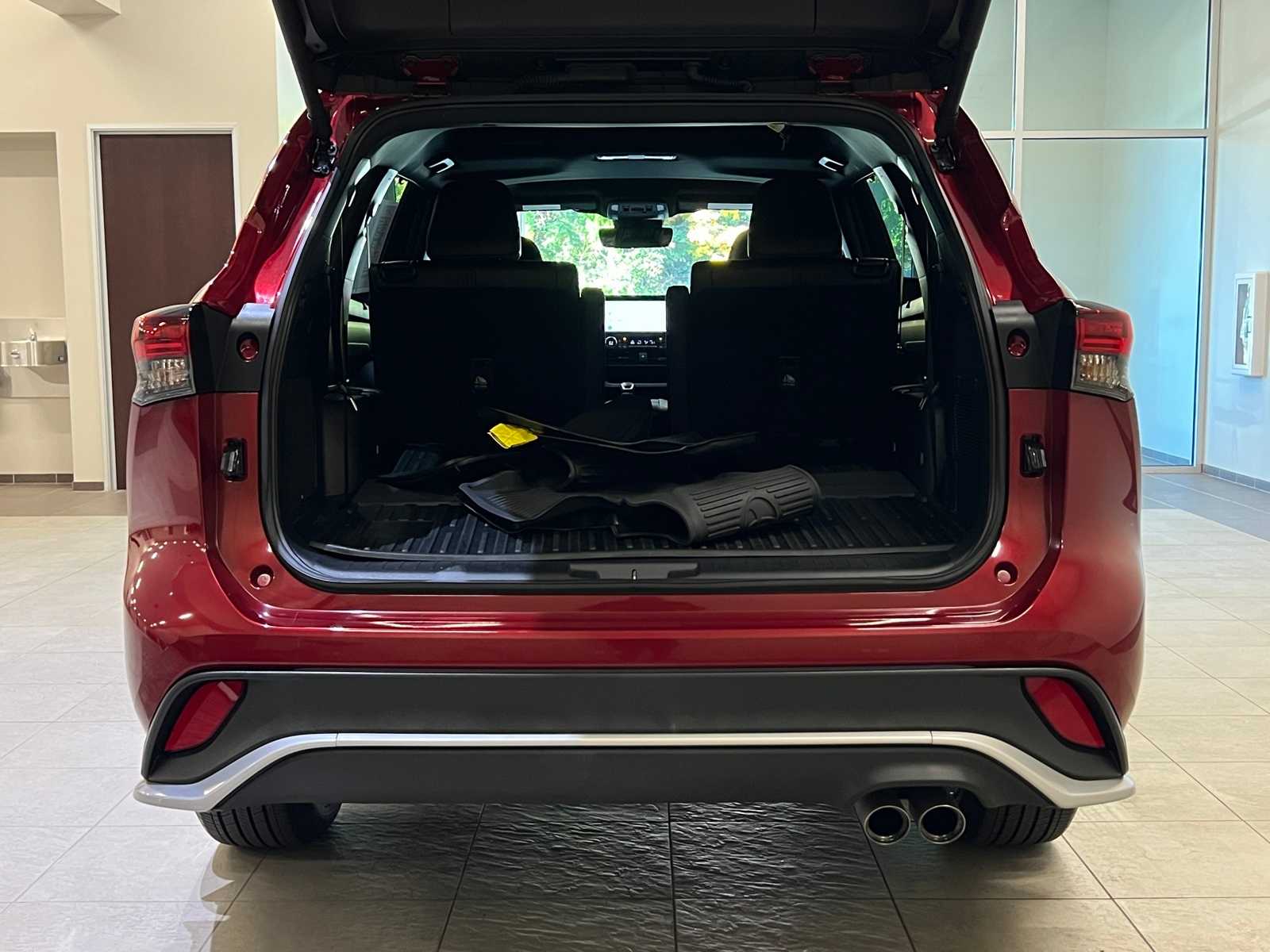 Thumbnail: 2024 Toyota Highlander - 31