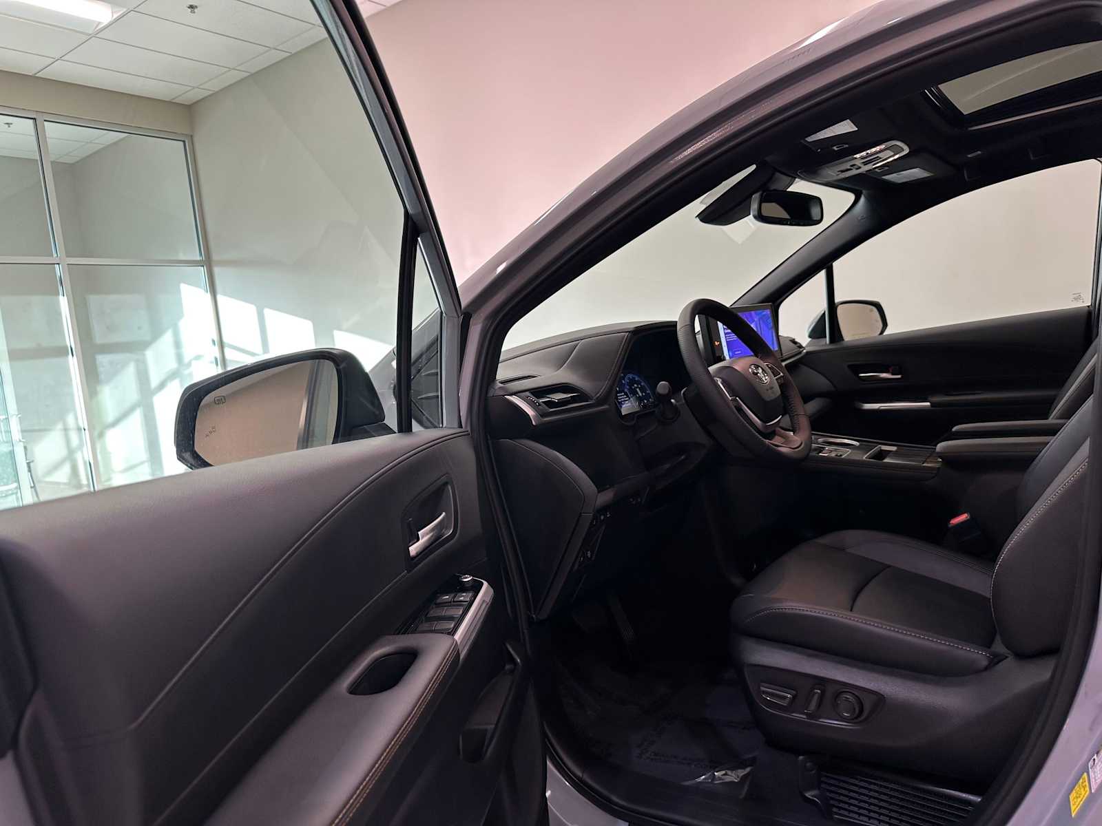 Thumbnail: 2025 Toyota Sienna - 23